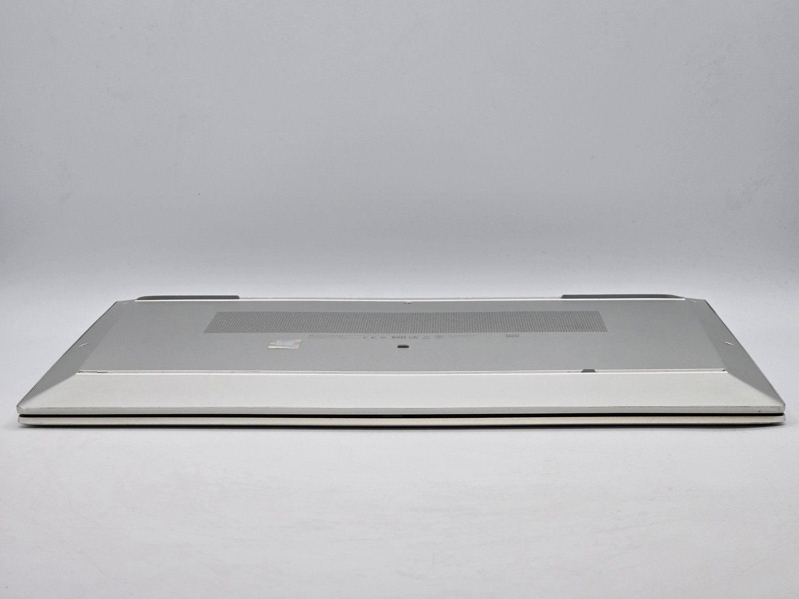 HP EliteBook 855 G8 15″ FHD Touch RYZEN 7 PRO 5850U 512GB 16GB W11P Webcam
