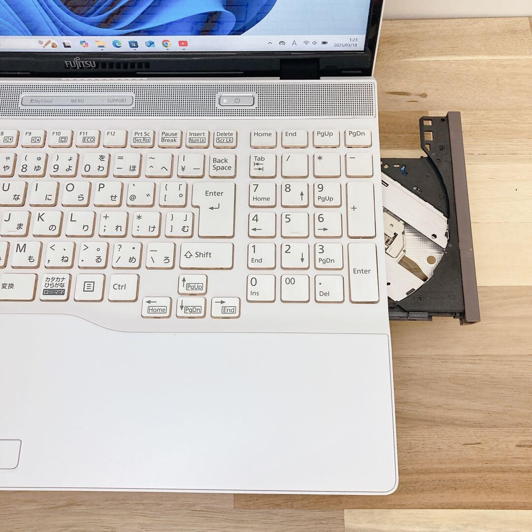Fujitsu LIFEBOOK AH53/B3 8th generation i7 high speed SSD Notebook PC 17