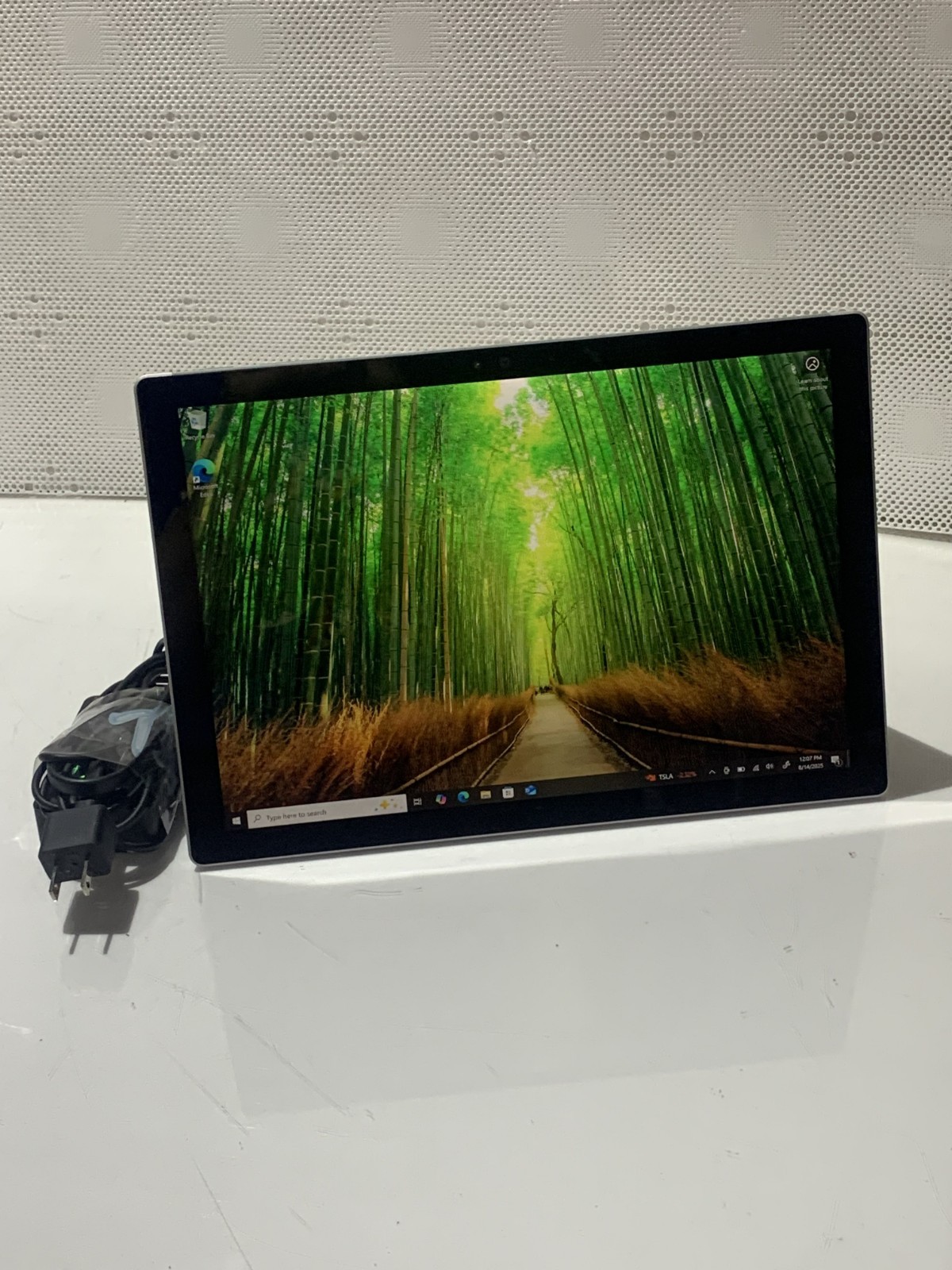 MICROSOFT SURFACE 1724 M3-6Y30@ 0.90 GHZ 4GB RAM 128GB NVME W10P W/AC TOUCH