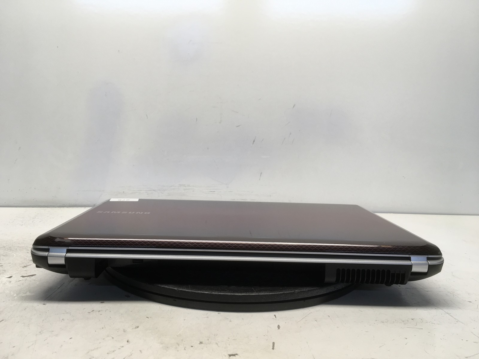 Samsung NP-R530-JA04US Intel Pentium Dual-Core T4400 2.2GHz 4 GB NO HDD No Batt