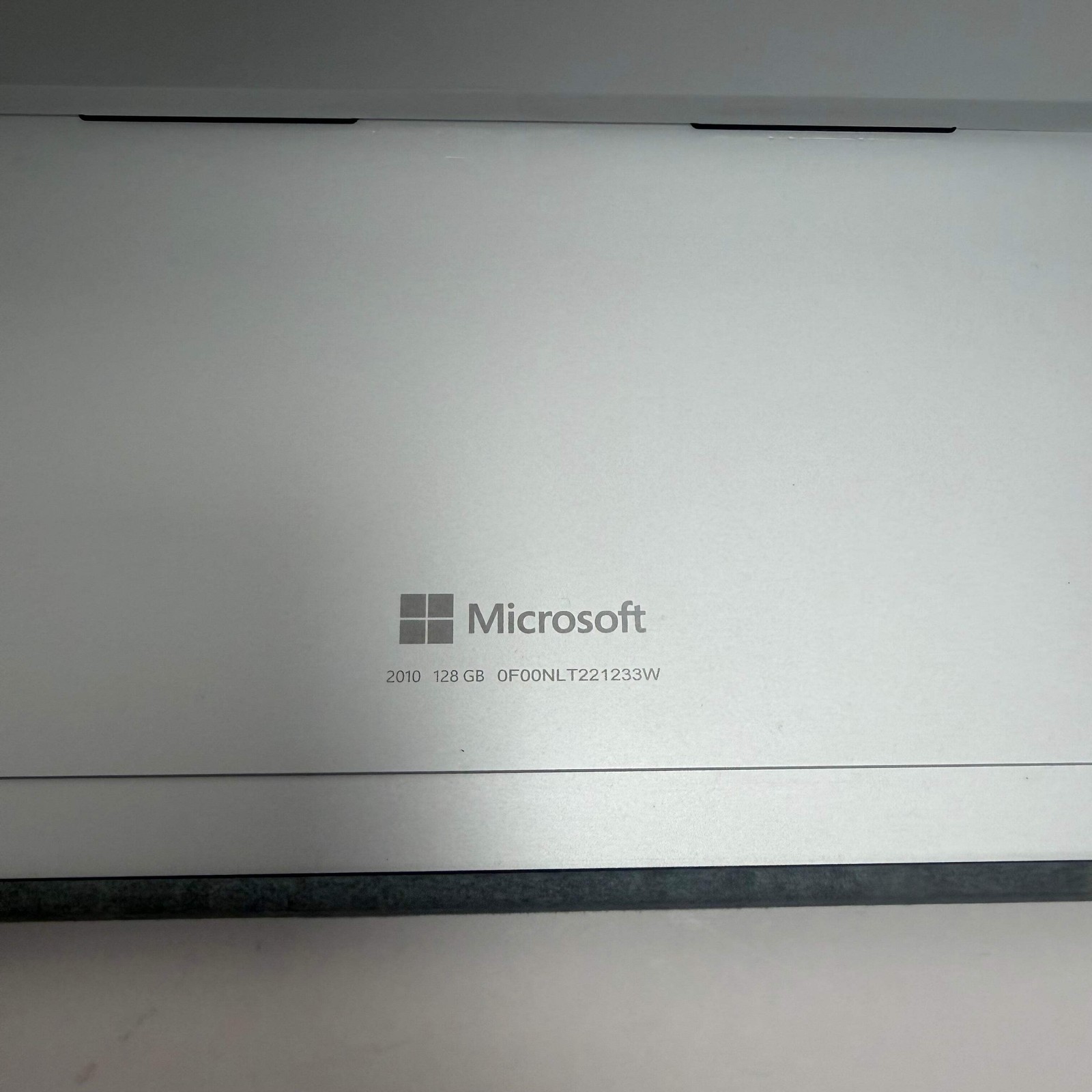Broken Microsoft Surface Pro X 2010 13″ SQ1 3.0GHz 8GB RAM 128GB SSD LCD Spot