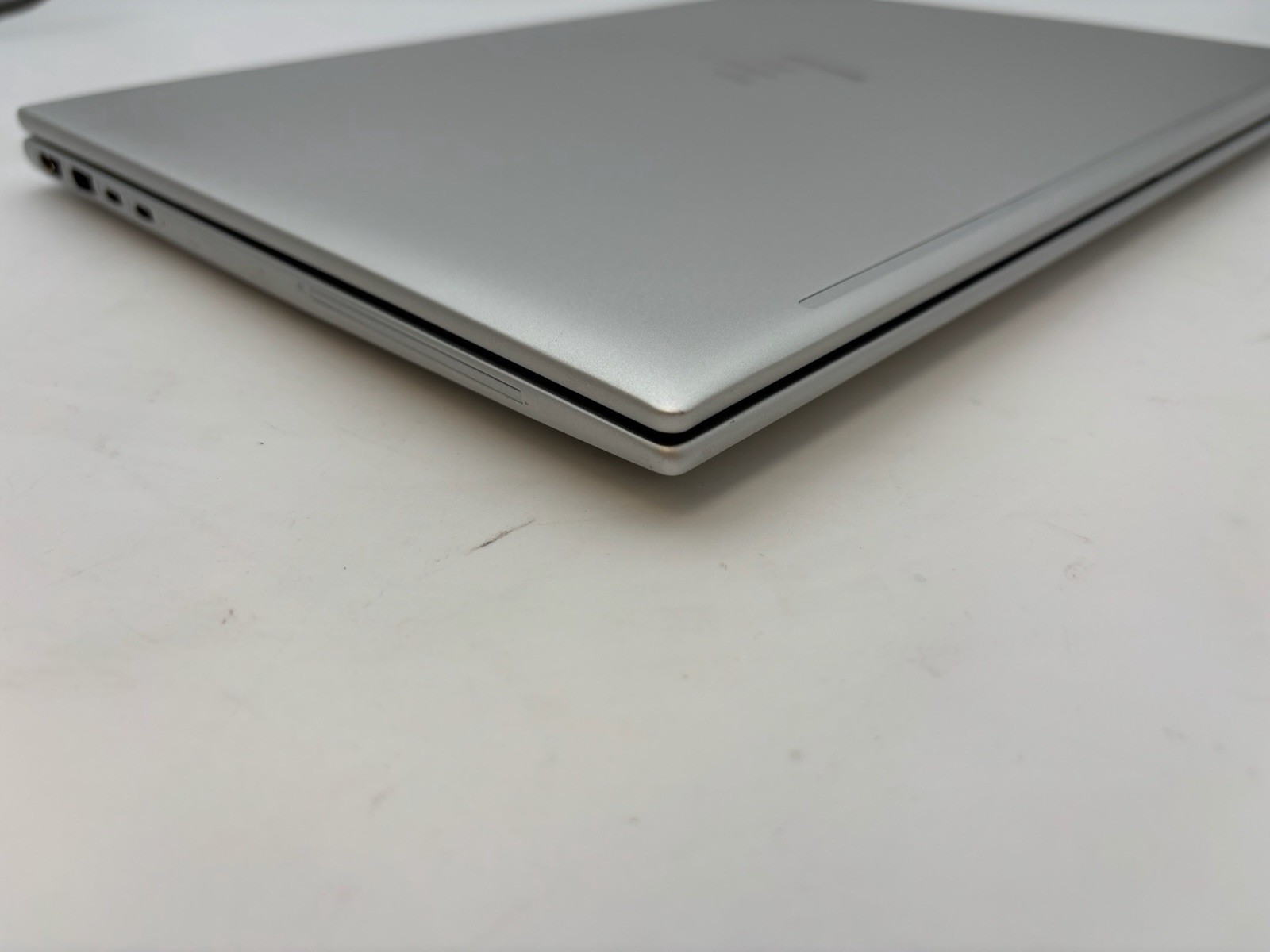 HP EliteBook 840 14″ G11 512 GB SSD 32 GB RAM Ultra 5 135U Windows 11 Pro