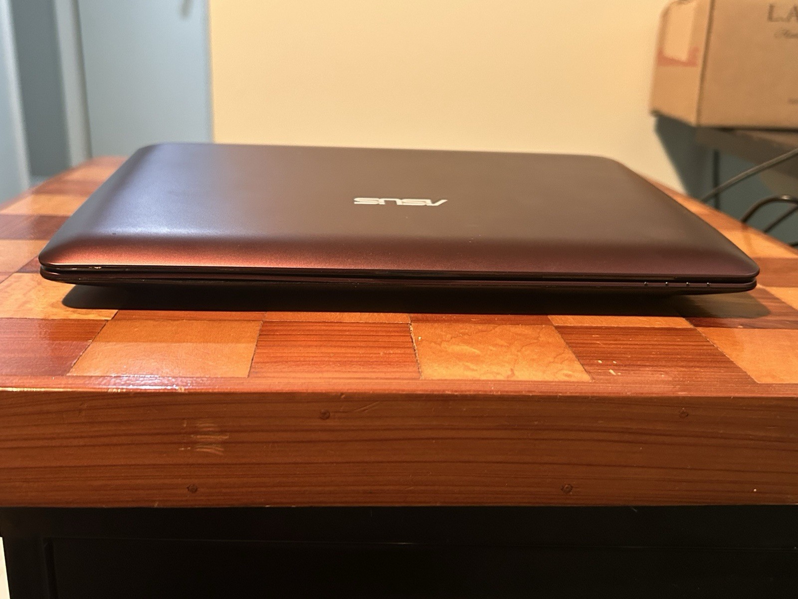 Asus eee pc 1015px- 2gb RAM- 480gb SSD- with Power Cord- Running MX Linux