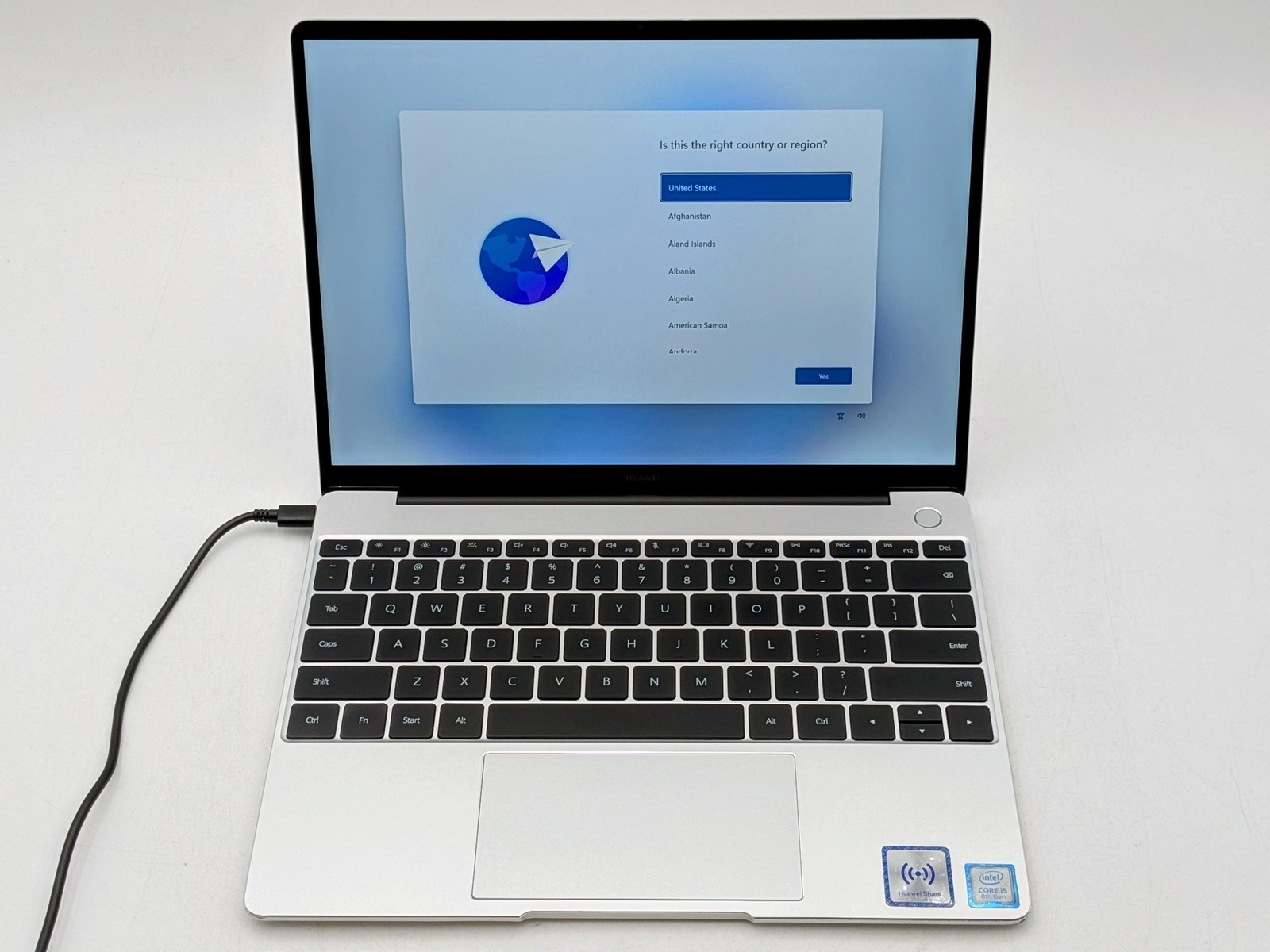 Matebook 13 WRT-W9 13″ 2160 x 1440 I5-8265U 512GB SSD 8GB W11 MX250 *READ*