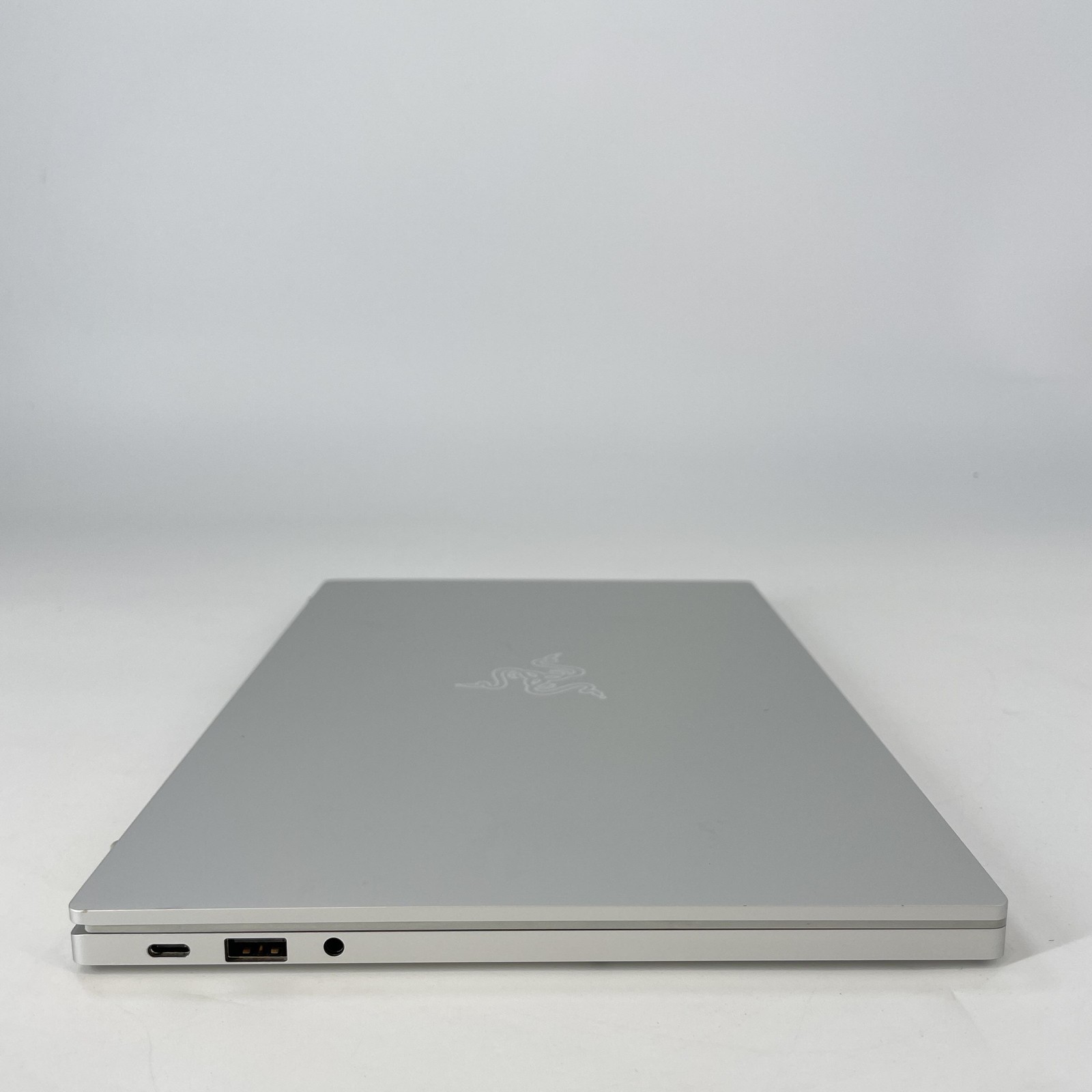 Razer Book 13.4 Silver 59Hz UHD+ TOUCH i7-1165G7 2.80GHz 16GB 1TB SSD Very Good