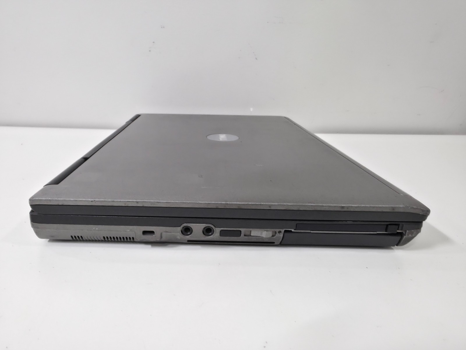 Dell D620 Laptop 2.33ghz 1gb Windows XP Pro WIFI DVD 500GB very fast! RS232