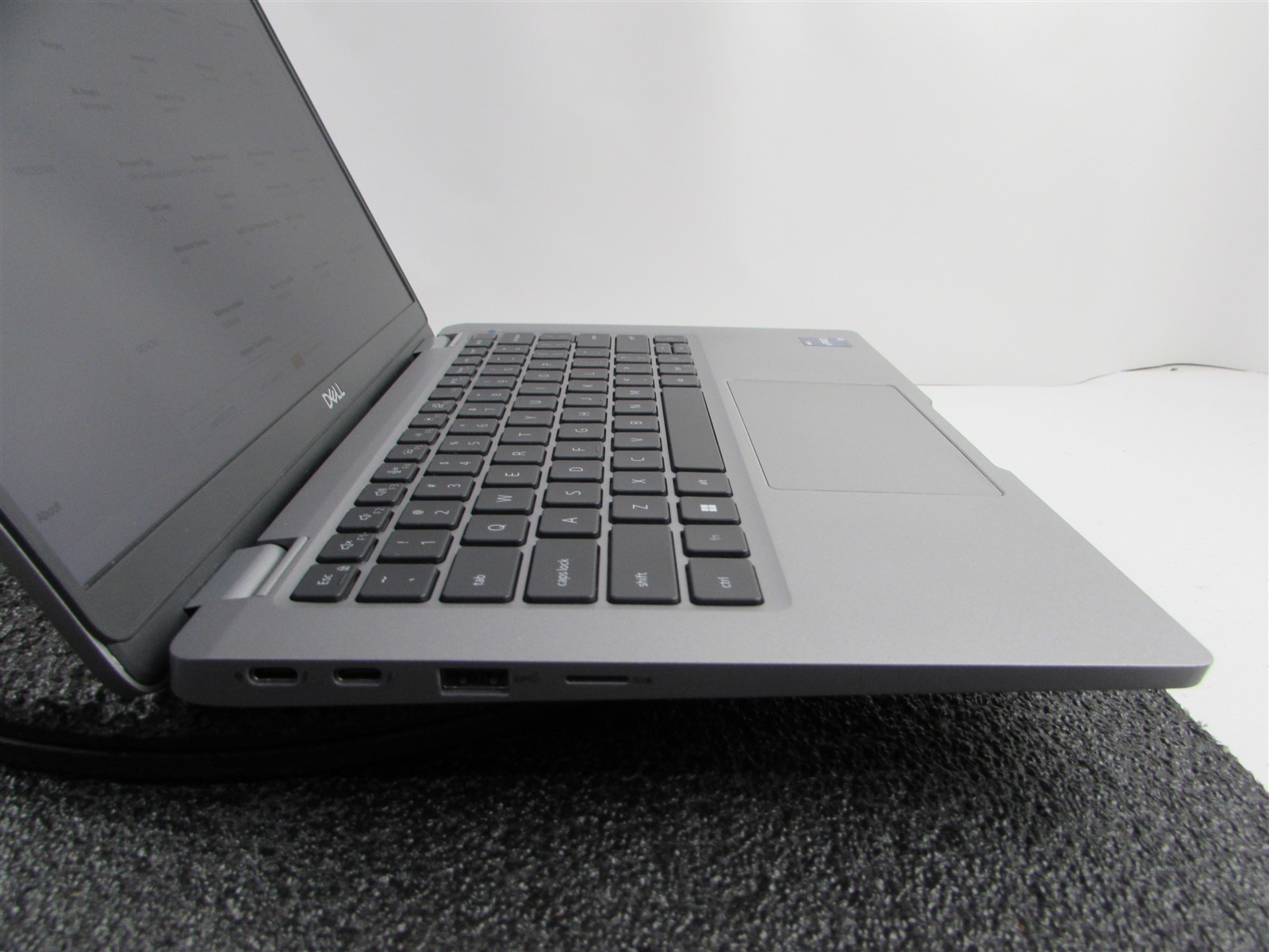 DELL LATITUDE 5330 FHD TOUCHSCREEN I5-1245U 10 CORE 512GB SSD 16GB RAM NO O.S