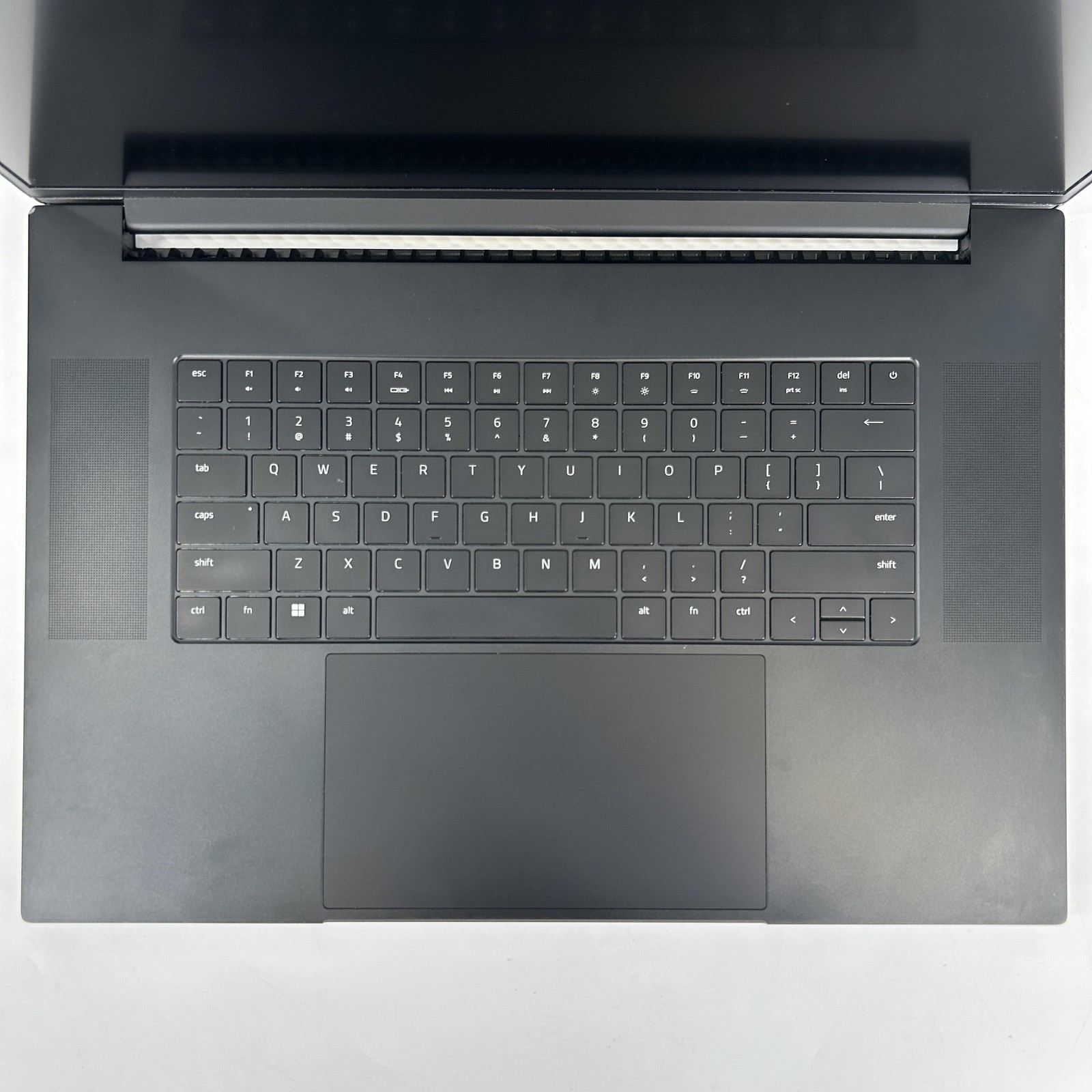 Razer Blade 18 240Hz QHD+ 2.2 GHz i9-13980HX 64GB 2TB RTX 4090 – THERMAL ISSUE