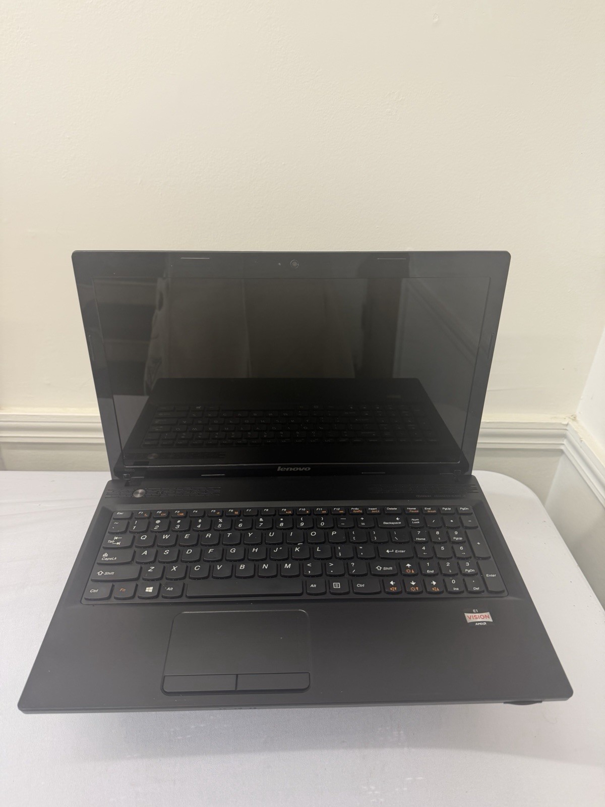 Lenovo Ideapad N585 Laptop – Good Screen – AMD E1-1200 – Read Des