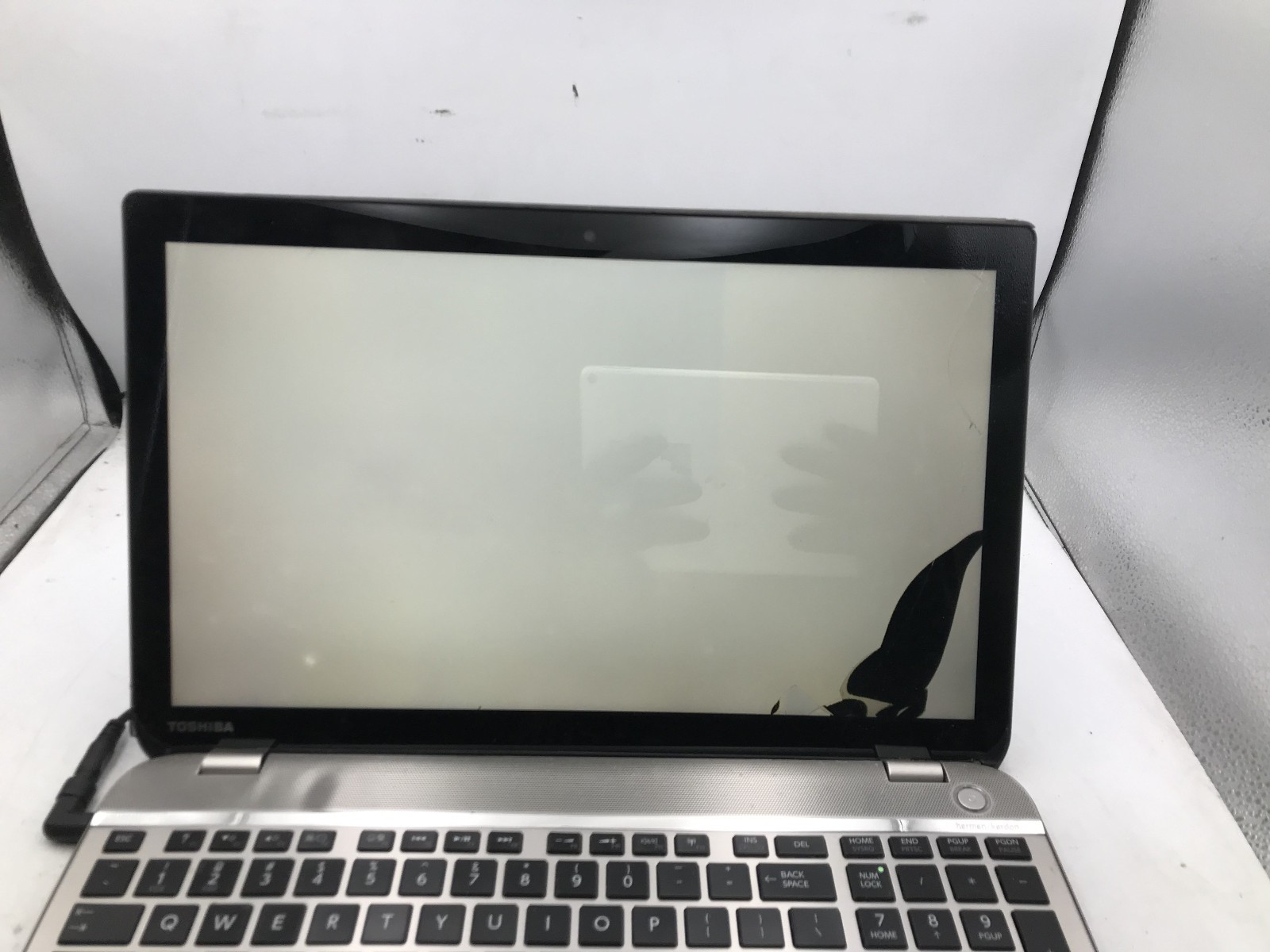 TOSHIBA SATELLITE P55T A5116 -FOR PARTS/REPAIR- INTEL I5 4200U – NO RAM -READ-BB