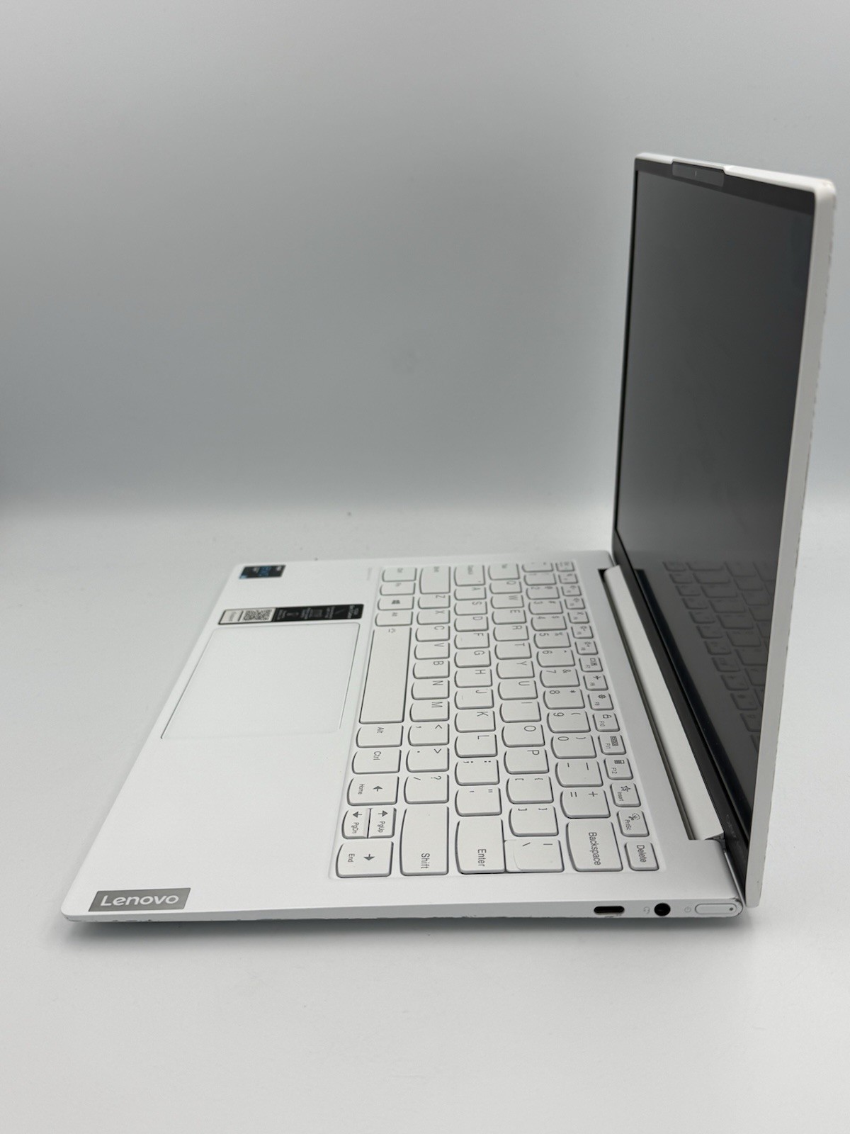 Lenovo Yoga Slim 7i Carbon 13.3” – i5 11th/16GB RAM/512GB (Keyboard Issue) 24C
