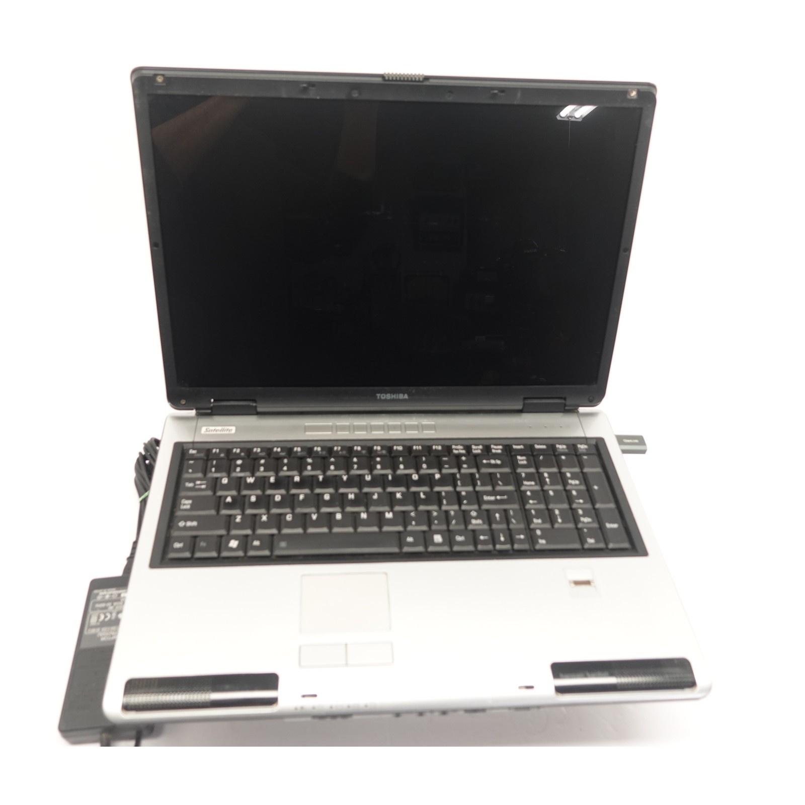 Vintage Toshiba Satellite 17″ P105 Retro Gaming Rig 2gb 160GB 1.66GHz Win XP SP3