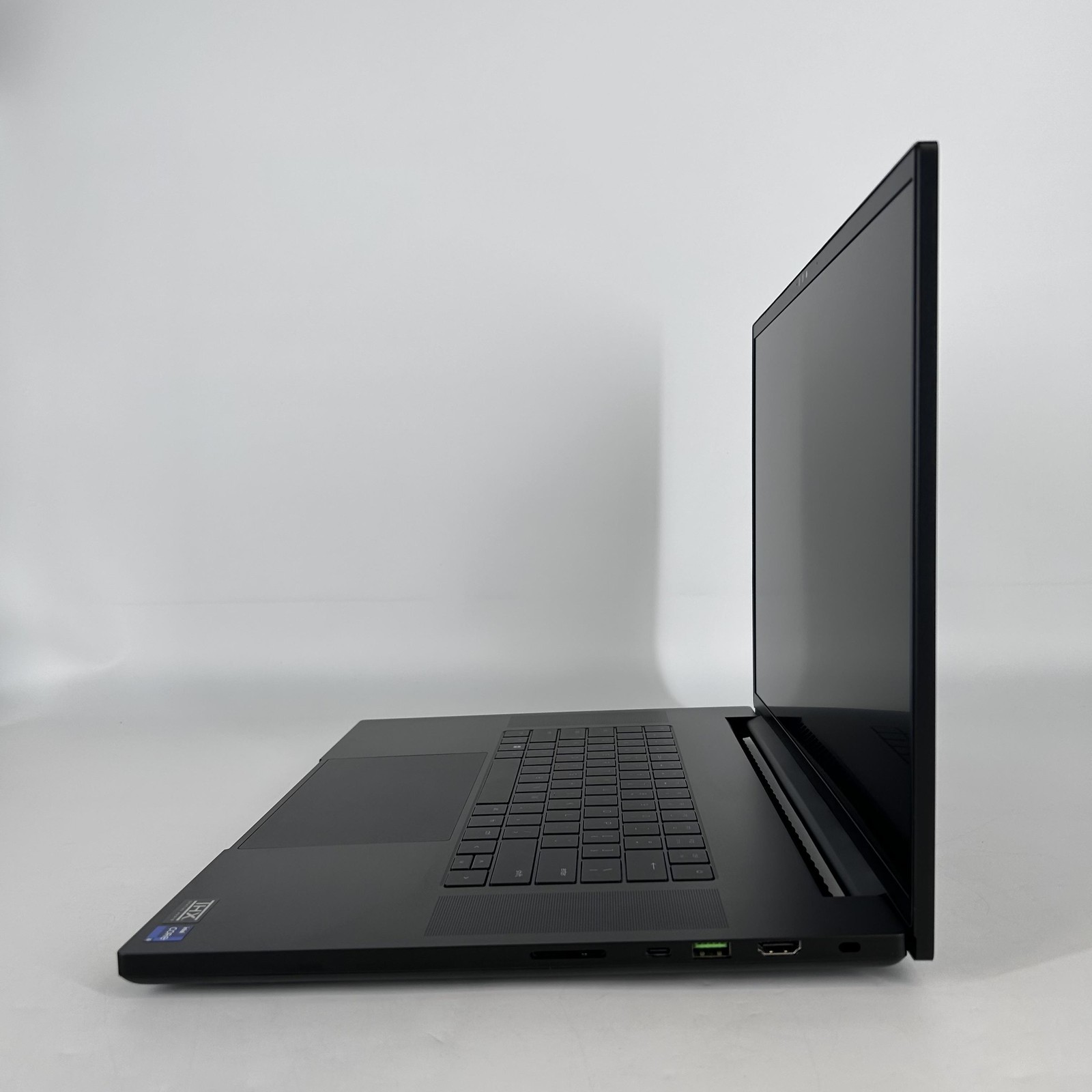 Razer Blade 18 240Hz QHD+ 2.2 GHz i9-13950HX 16GB 512GB SSD RTX 4090 FRAME GAP