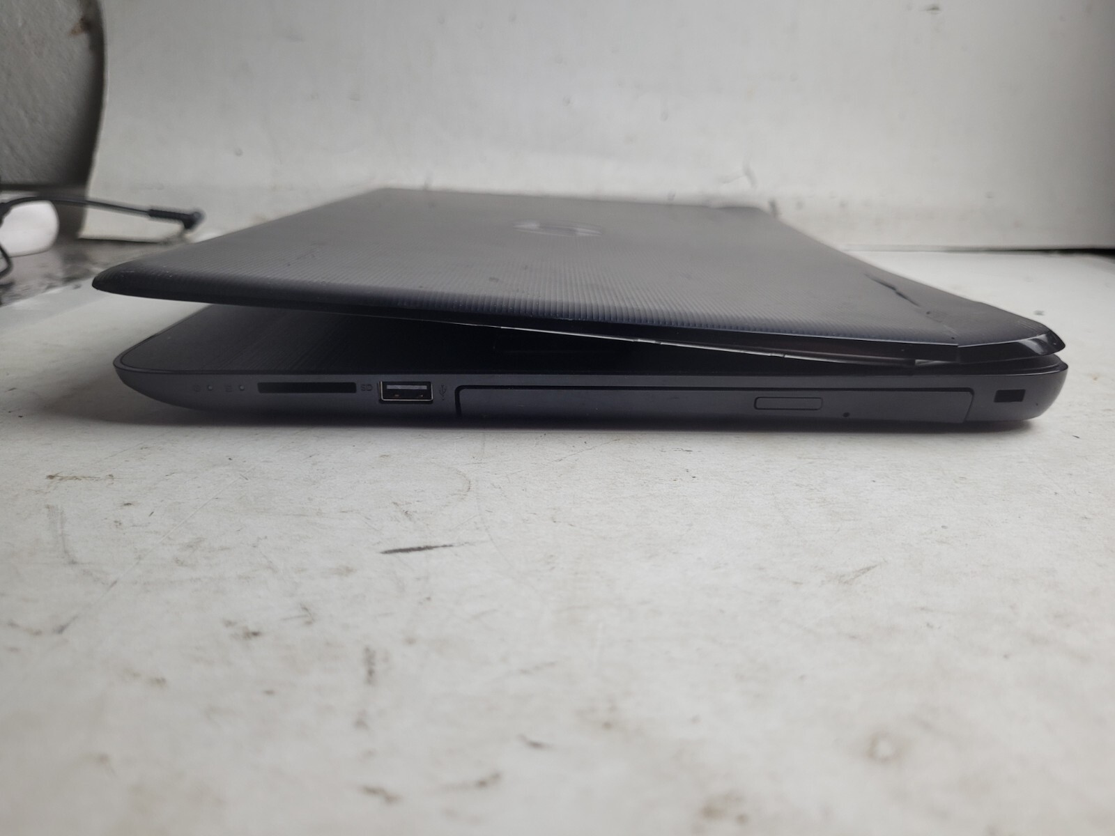 HP model 15-ba009dx w/AMD A6-7310, 4GB RAM, 500GB HDD, 15″ Laptop for Parts#2413