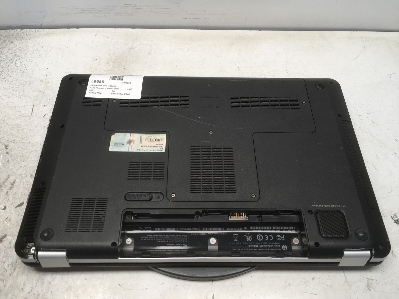 HP Pavilion DV7-4065DX AMD Phenom II N830 Triple-Core 2100MHz 4 GB NO HDD No Bat