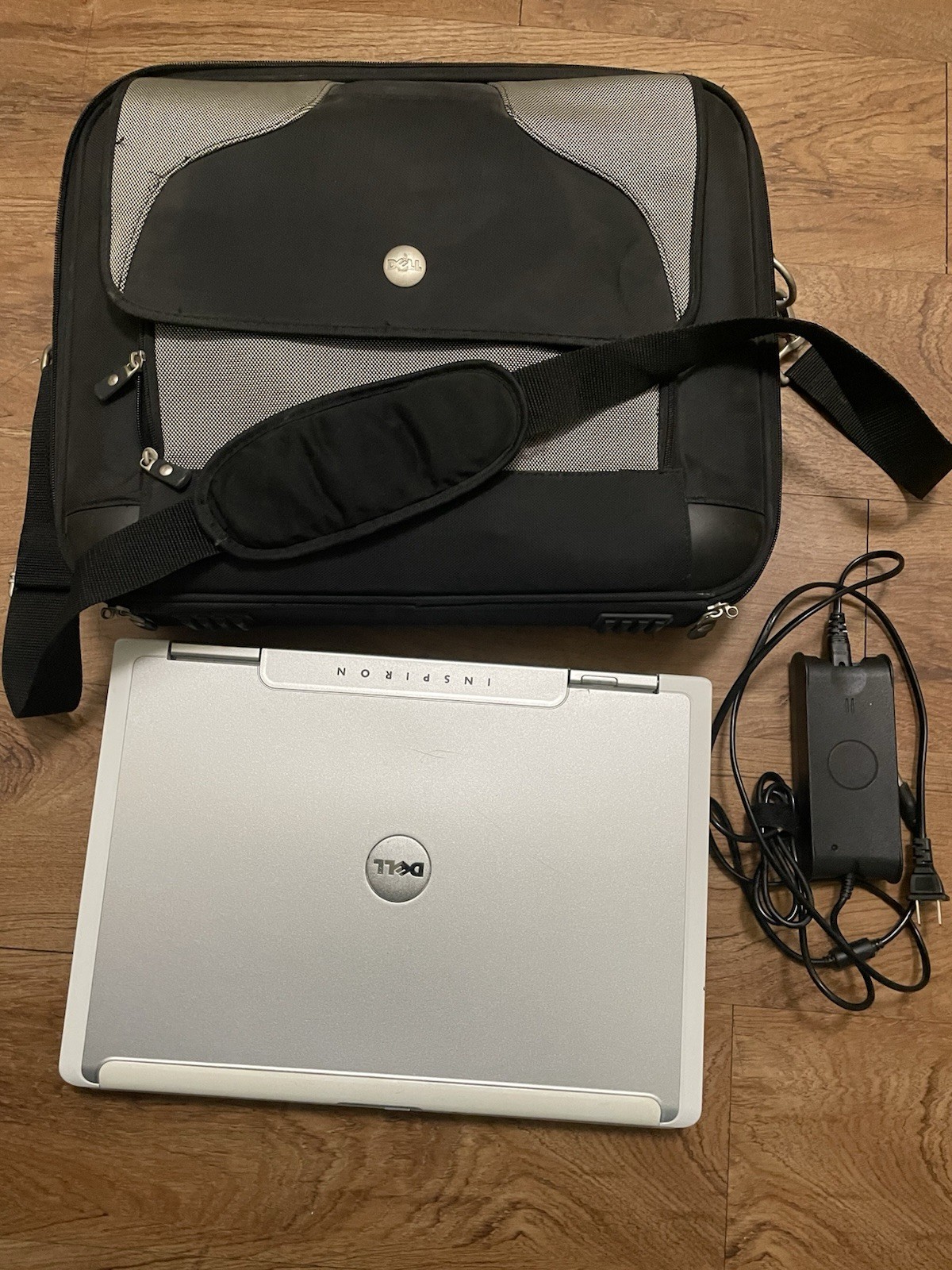 Dell Inspiron 9300 Laptop Linux 18″ PentiumM 1GB + Charger & CarryingCase Wi-Fi