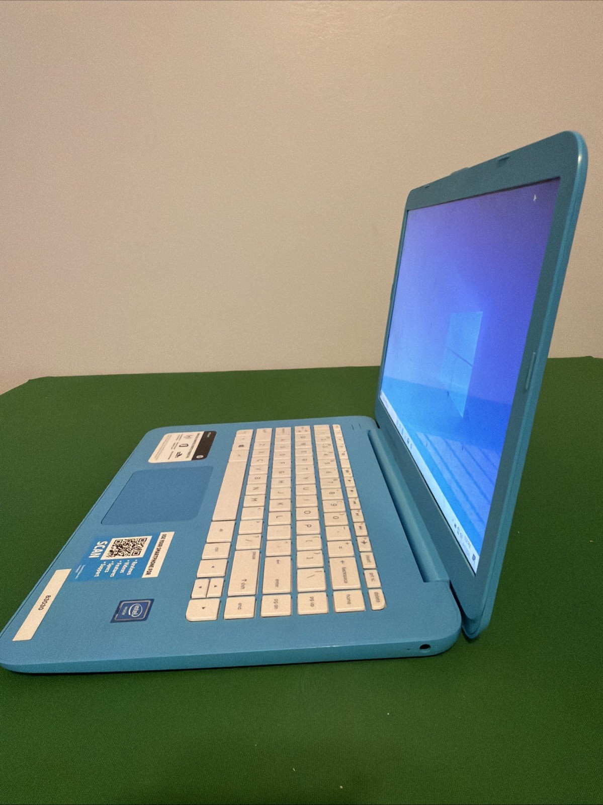 HP Stream Laptop 14inches-Intel Celeron N3060, @1.60Ghz, 4GB RAM