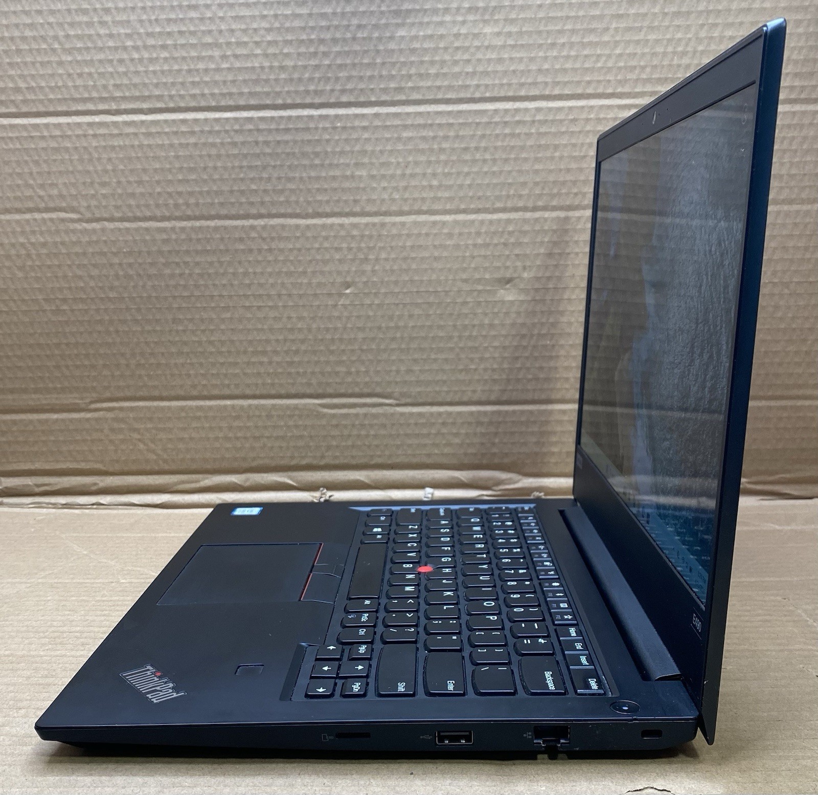 Lenovo ThinkPad E490 14″ Core i5-8265U @ 1.60GHz 8GB RAM 256GB SSD Windows 11Pro