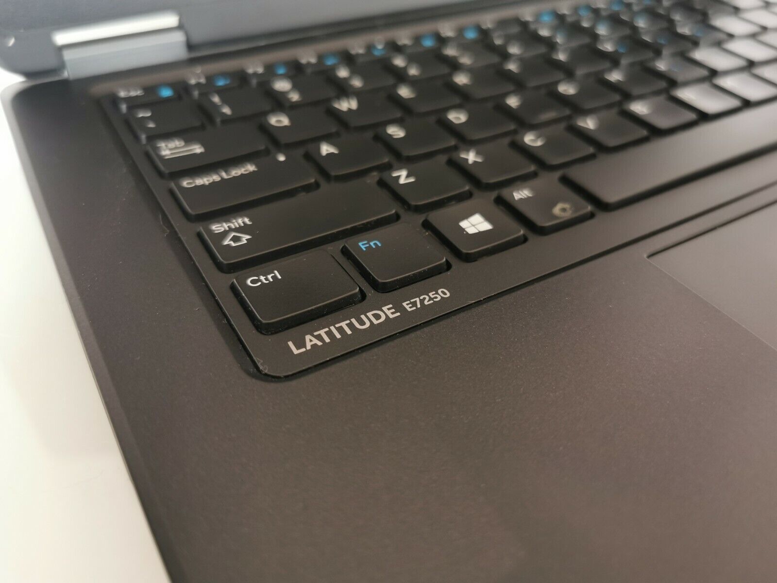 Black UltraBook Dell e7250 Intel i5-5300U 4GB/120GB SSD 1366×768 Win10 Pro