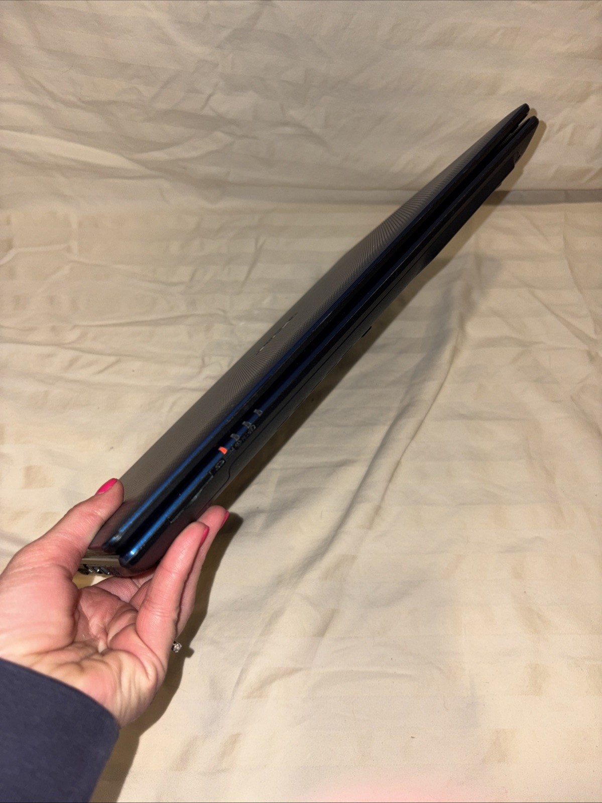 Acer Aspire 5560-7414 15.6″ Laptop AMD A6-3420M, 4 GB, 500 GB, Win 10 Home