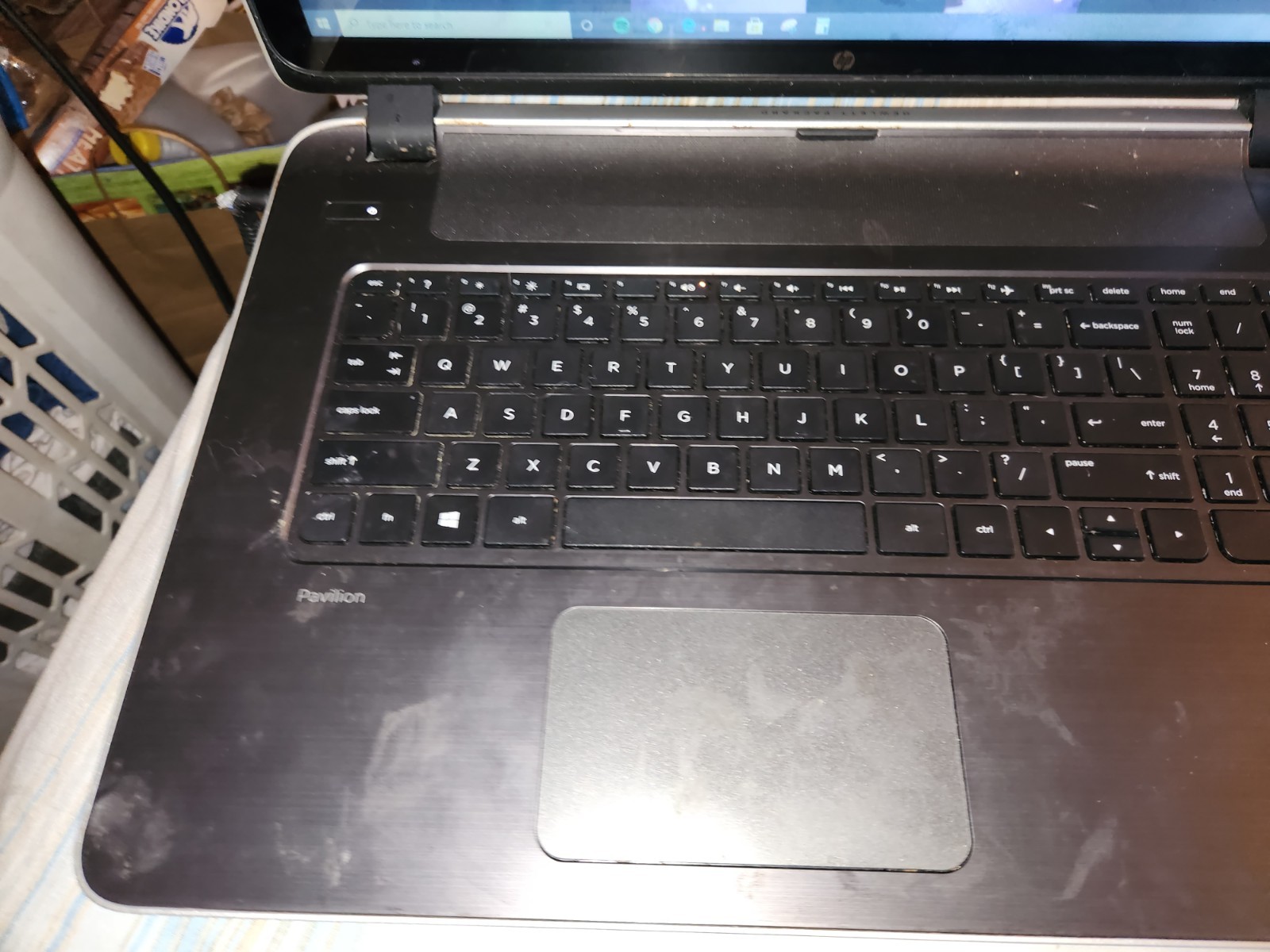 HP PAVALION 17 NOTEBOOK COMPUTER Beats Audio 8GB RAM AMD A10-5745M APU works
