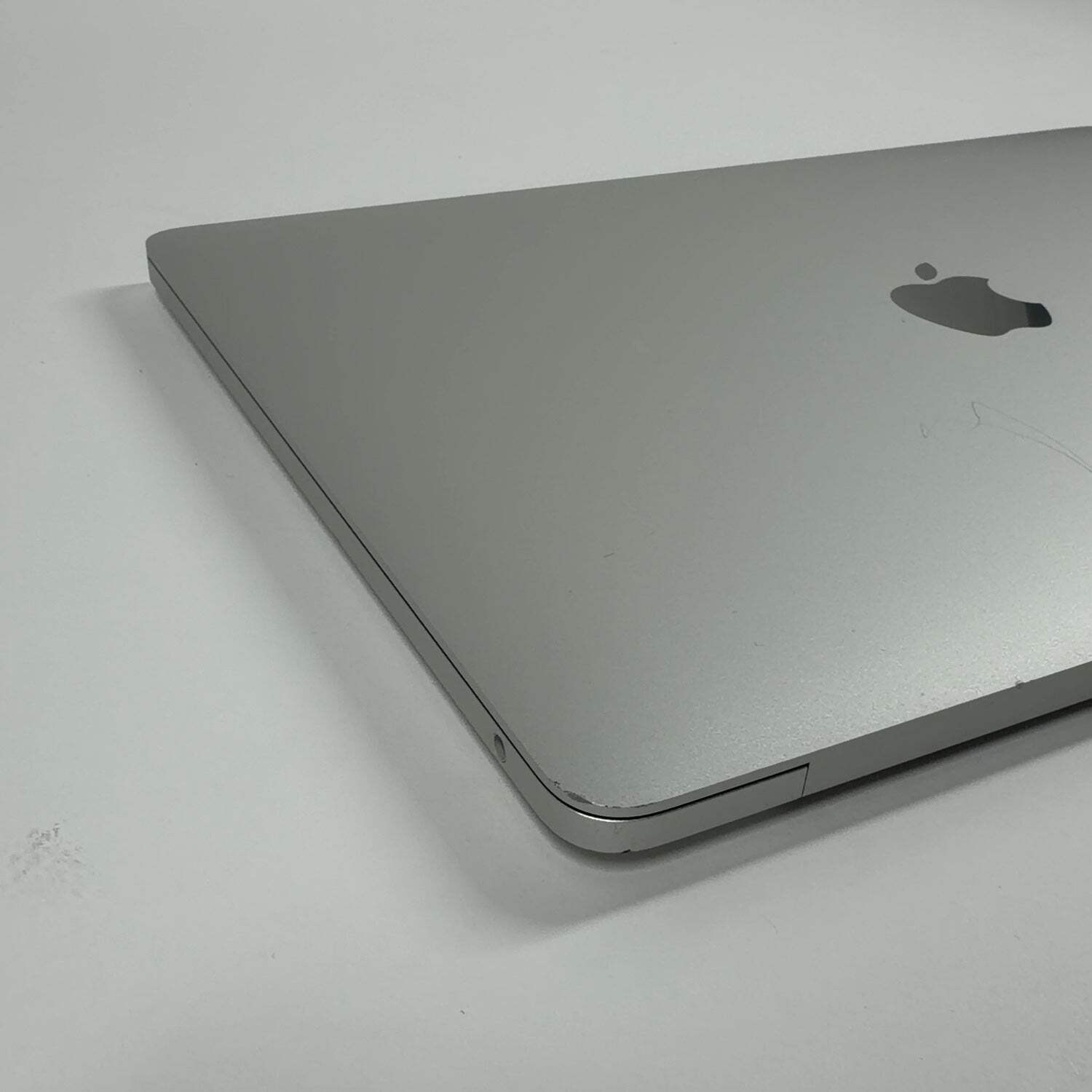 Broken 2017 Apple MacBook Pro 13.3″ i5 2.3GHz 16GB RAM 256GB SSD MPXU2LL/A