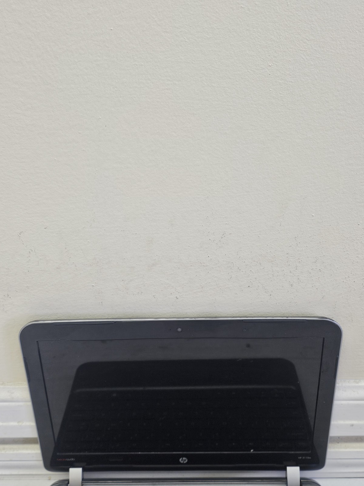HP 3115m Laptop – AMD E-300 – 4GB RAM – NO BATT – BIOS LOCKED – NO HDD/OS Parts