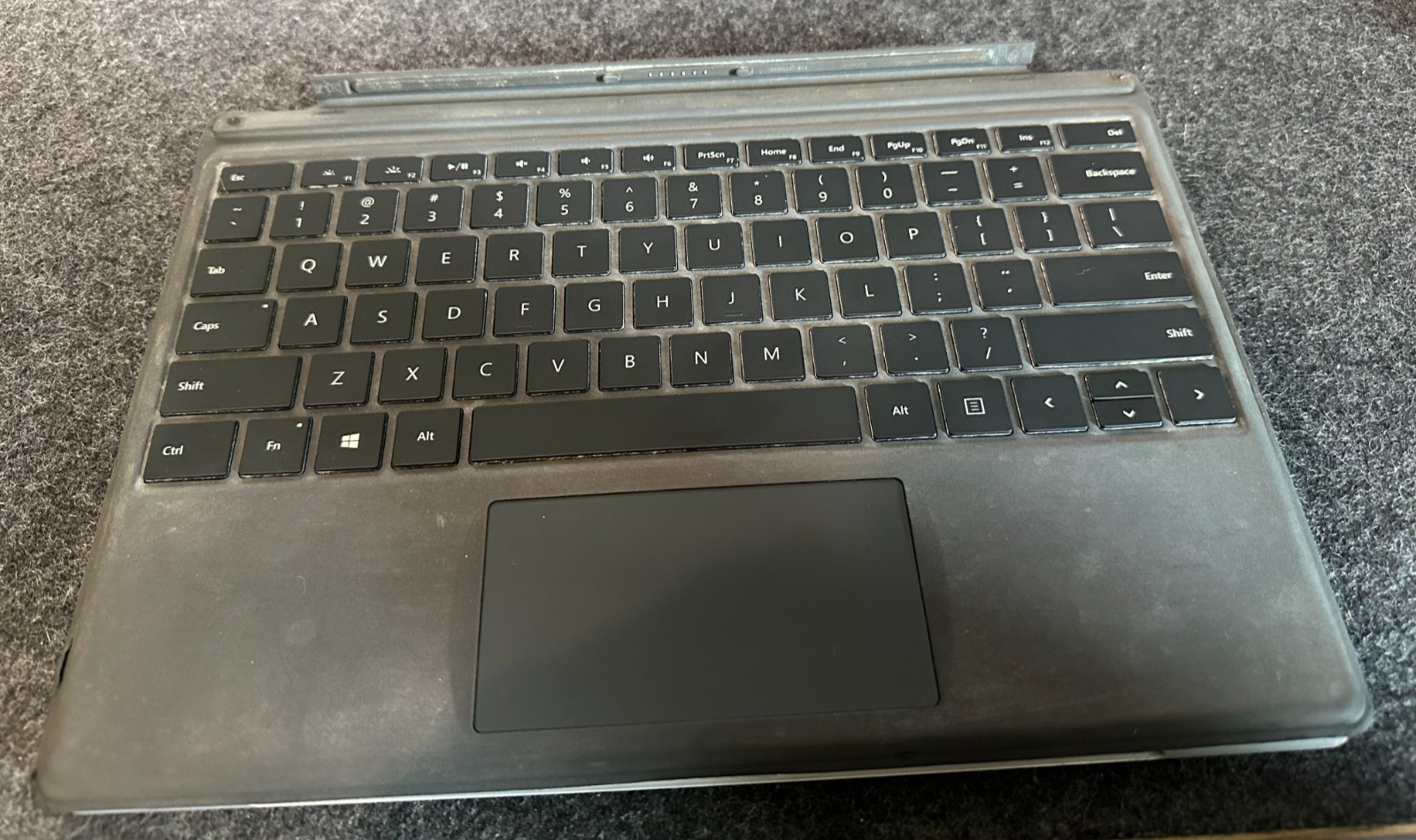 Microsoft Surface Pro 5, Intel core m3-7y30, 8GB RAM, 120GB SSD, Win11 & Charger