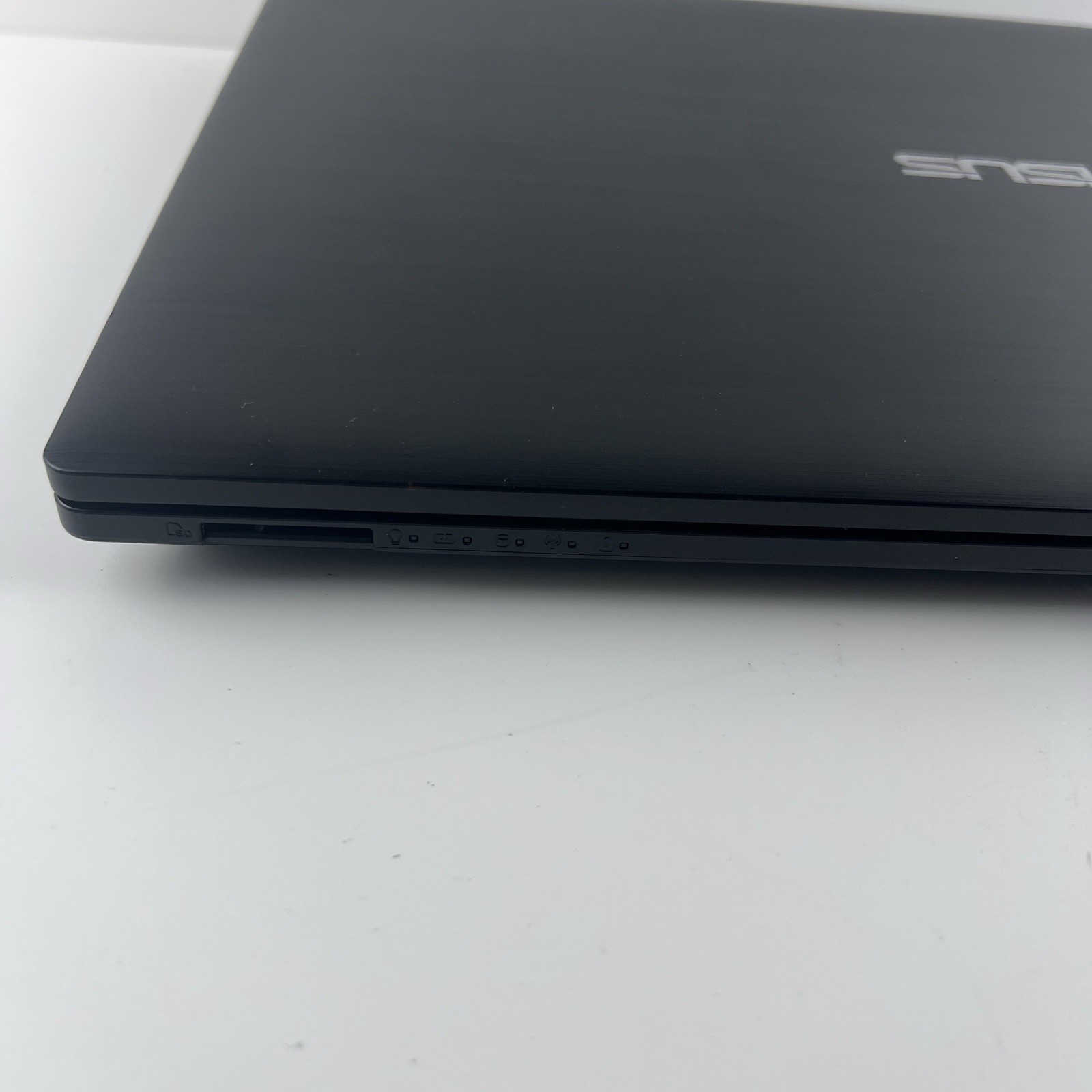 ASUS Pro P2540UB – i5-7200U 8GB 1 TB – 15.5″ – Windows 11 w/Charger, READ