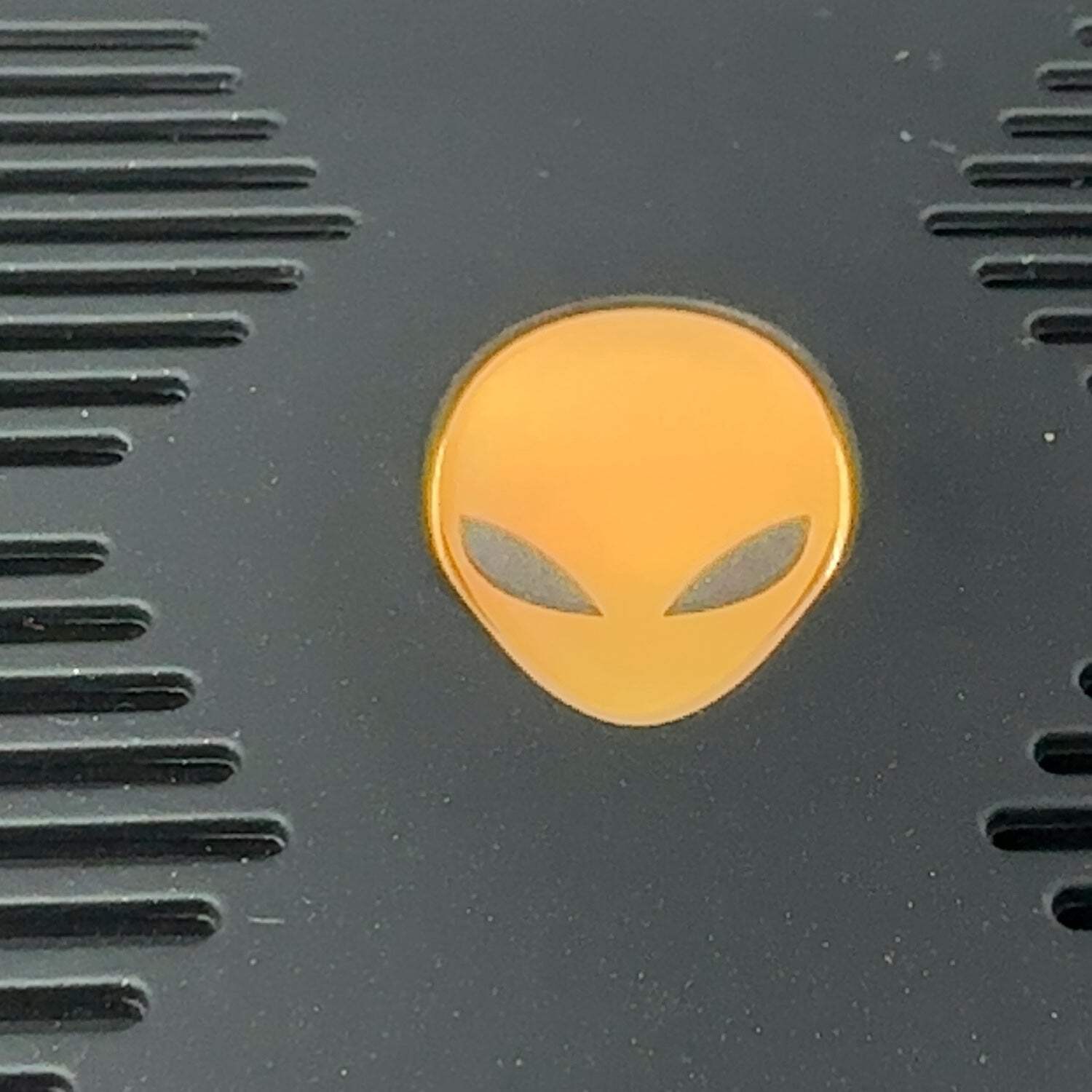 Alienware M16 M16R1 16″ i7-13700HX 5.0GHz 32GB RAM 2TB SSD GeForce RTX 4070