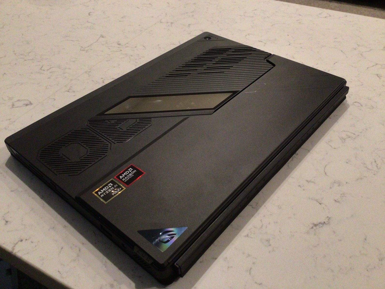 ASUS – ROG Flow Z13 13.4″ 180Hz 128gb RAM 2TB SSD AMD Ryzen AI Max+395