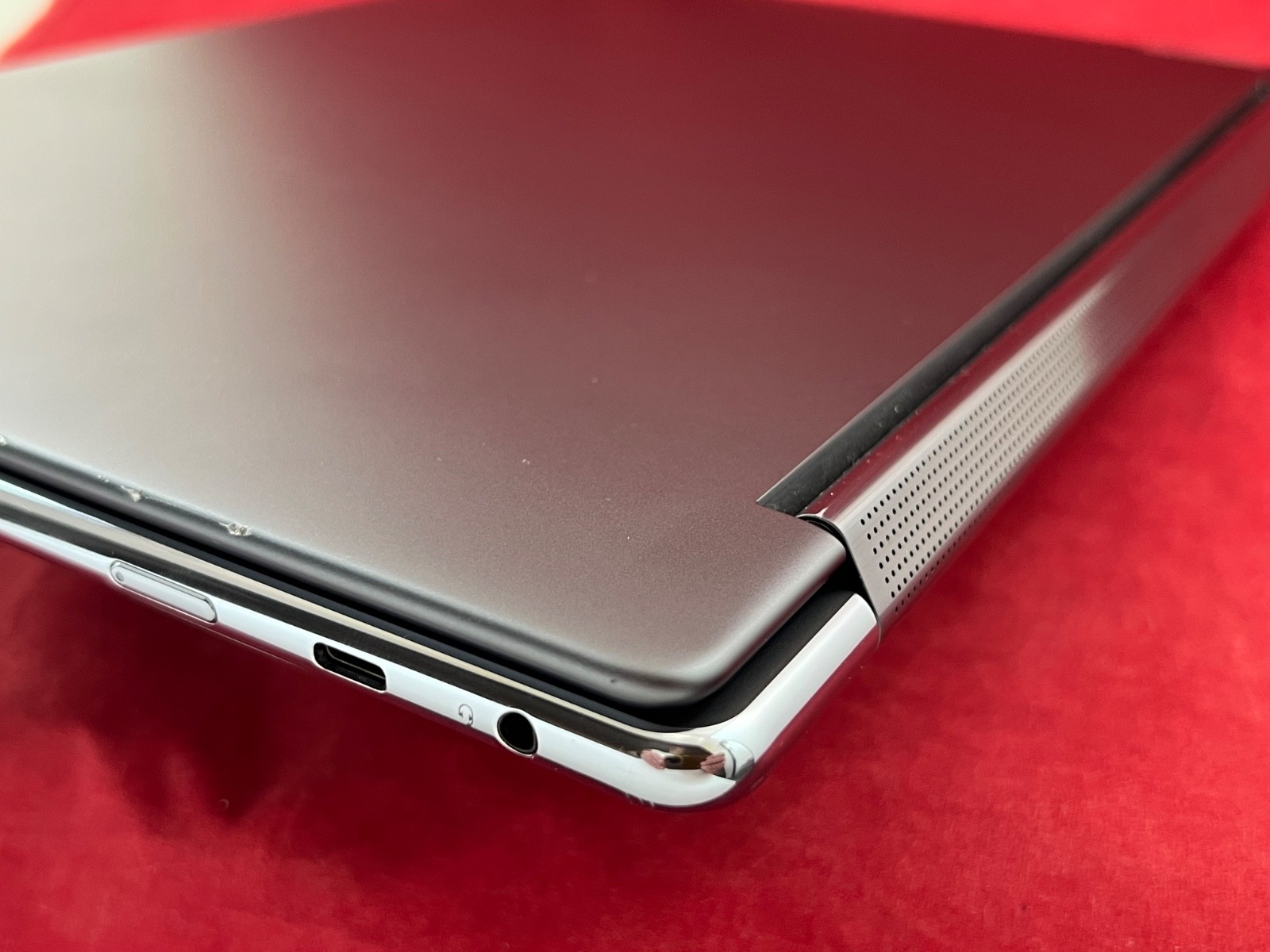 4K LENOVO YOGA 9i 14″ CONVERTIBLE LAPTOP 512GB SSD 16GB RAM INTEL i7-1260P +CASE
