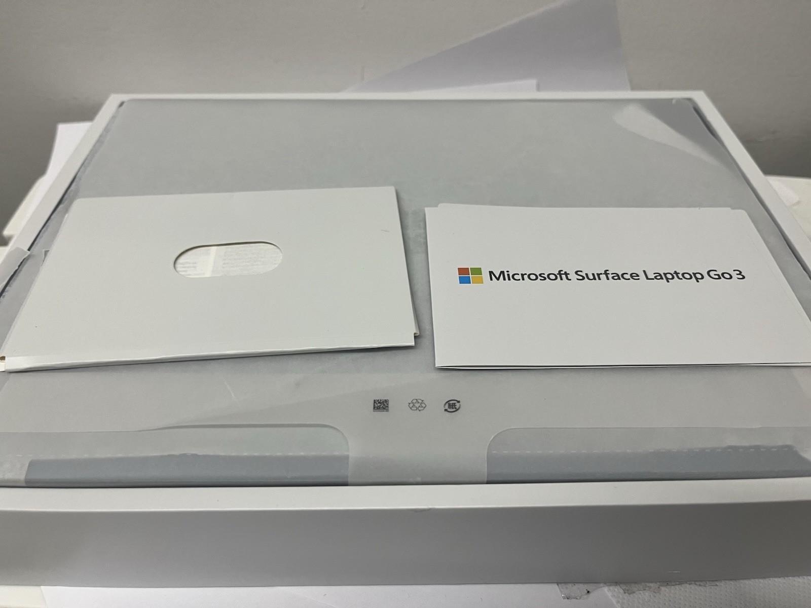 Microsoft Surface Laptop Go 3 12.4″ Intel Core I5, 8GB RAM, 128GB SSD Ice Blue