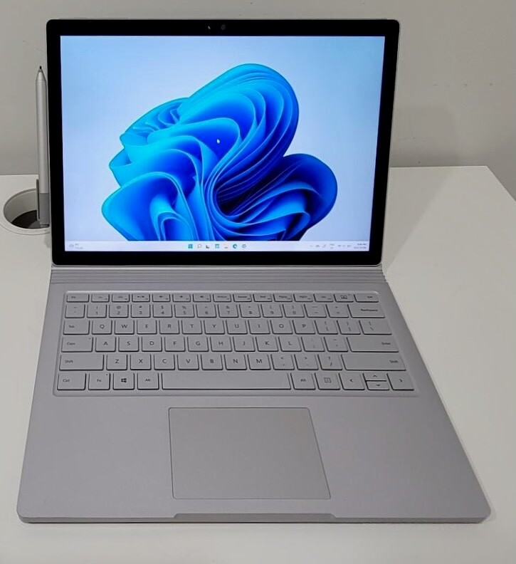 Surface Book 13.5″ Intel Core i7 16GB RAM With (GTX 965M 2GB RAM) 