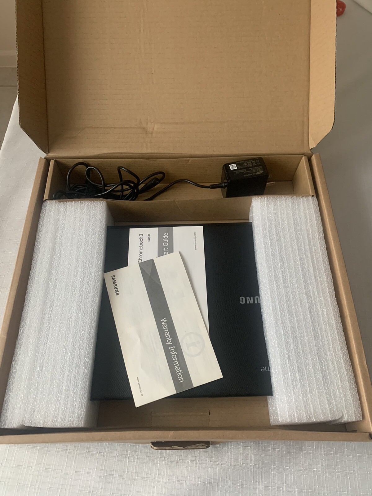 Samsung Chromebook 3 4GB Ram 16GB SSD 11.6-Inch Laptop – Black – XE500C13-K02US