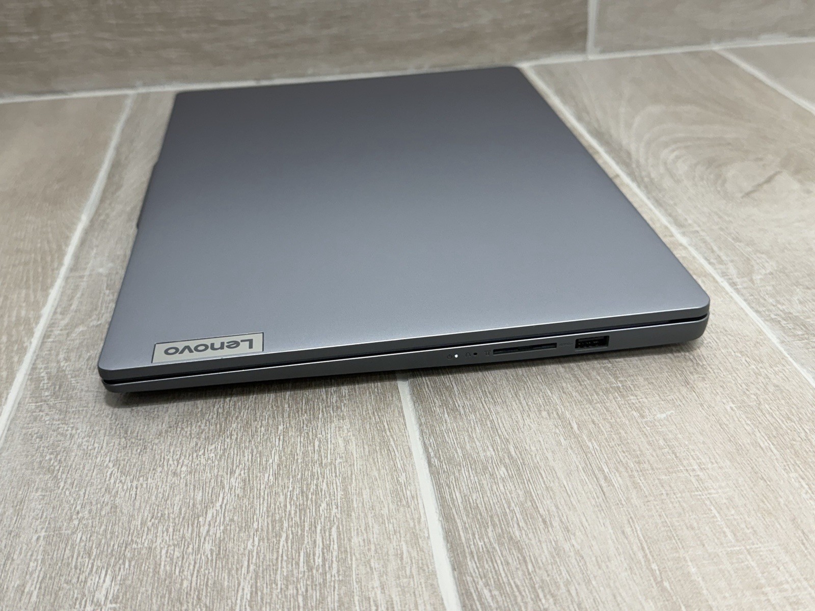 Lenovo IdeaPad Slim 3 15IAN8 15.6″ FHD Core i3-N305 8GB RAM 128GB SSD Win-11