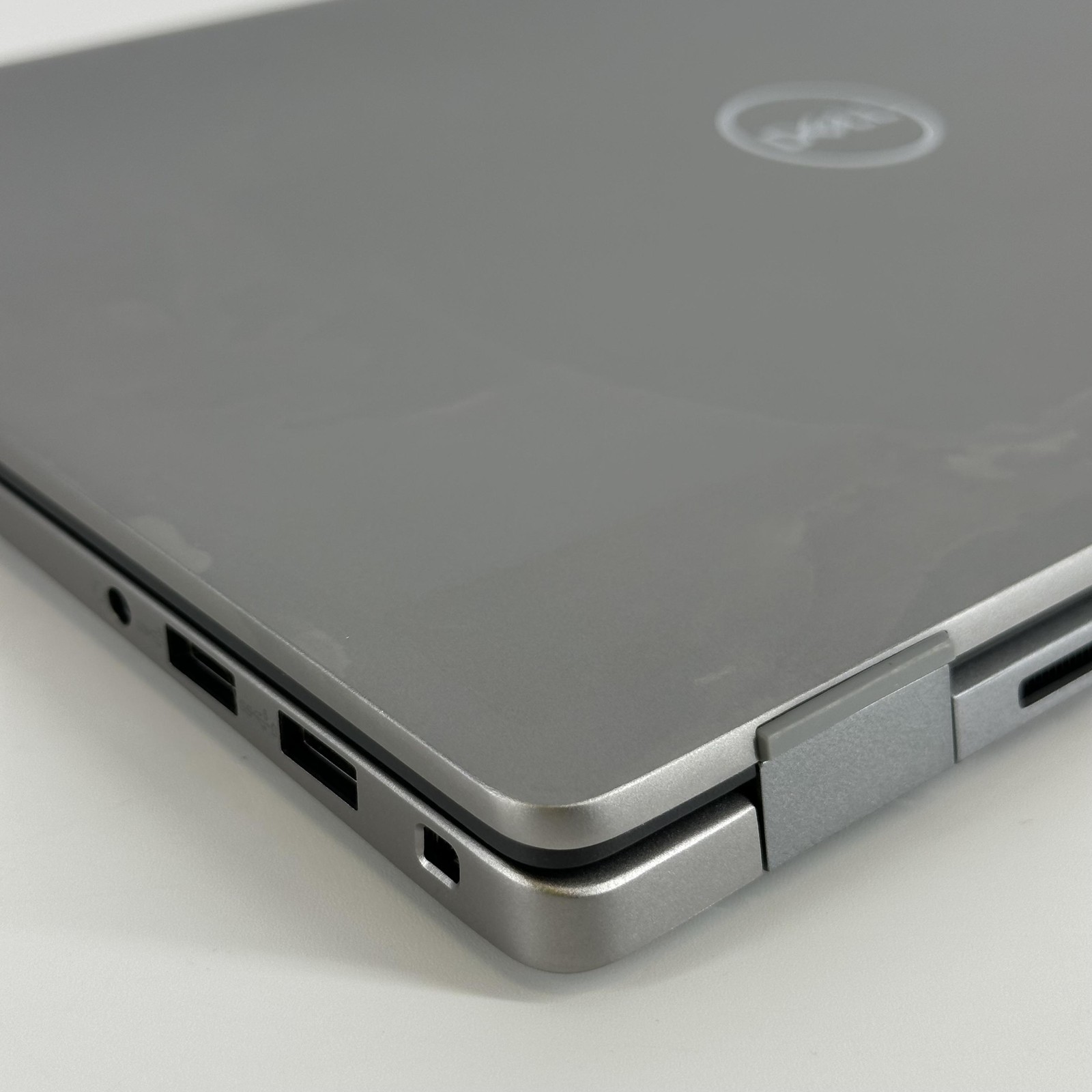 Dell Latitude 7450 14 QHD+ TOUCH 3.8 GHz Ultra 7 165H 32GB 256GB SSD Good