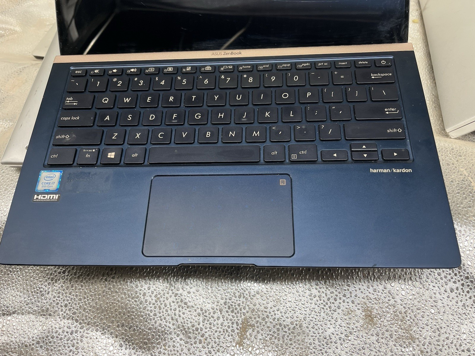 ASUS ZenBook UX433FA 14″ i7-8565U 1.80 GHz 16GB RAM 512GB SSD Windows 11