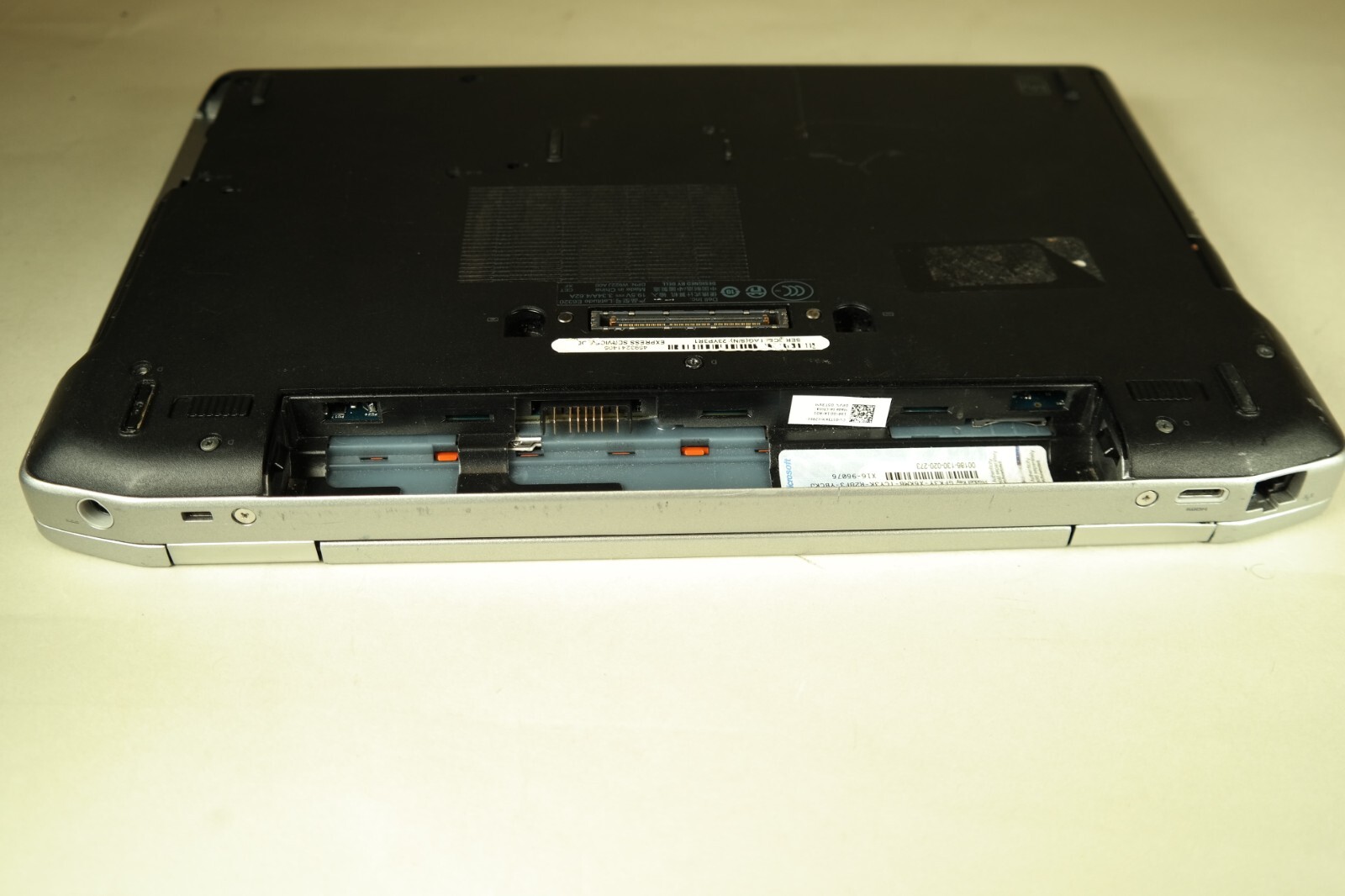 Dell Latitude E6320 Core i3-2310M -FOR PARTS ONLY