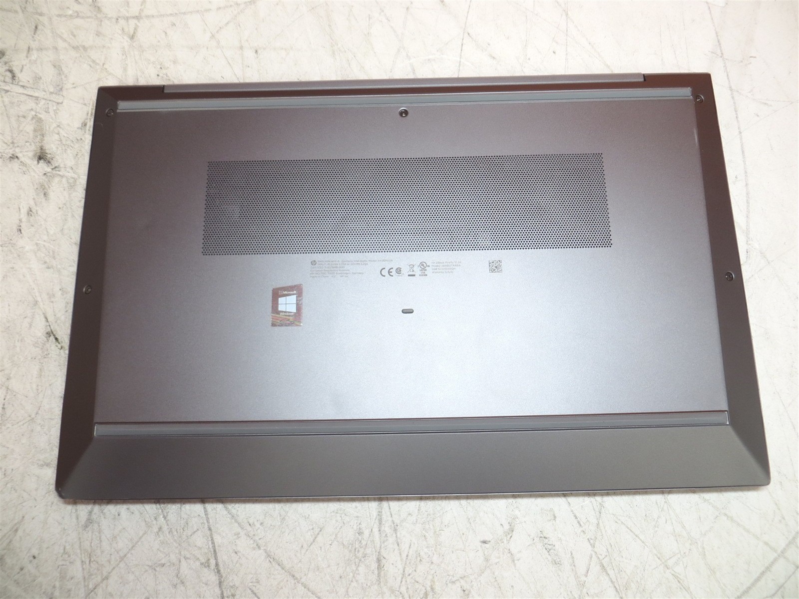 Scratched LCD HP ZBook Firefly 15 G8 Intel i5-1145G7 2.6GHz 16GB 256GB T500 GPU