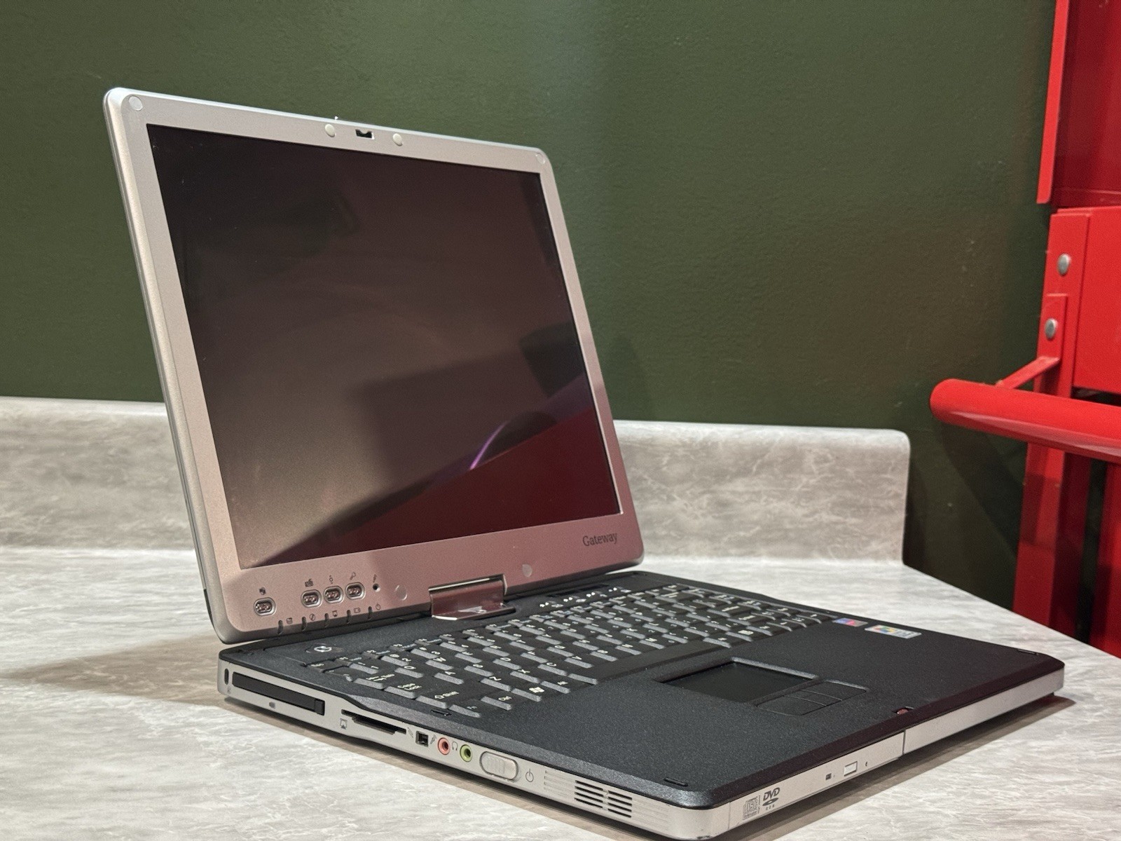 Gateway M275 14″ Laptop/Tablet Intel Pentium M 1.7GHz 1gb RAM 60gb HDD Win XP