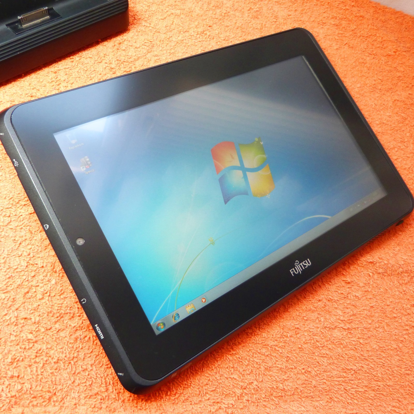 Fujitsu Q550 Convertible Tablet PC 10″ TOUCHSCREEN l EXTRAS l Windows 7 PRO
