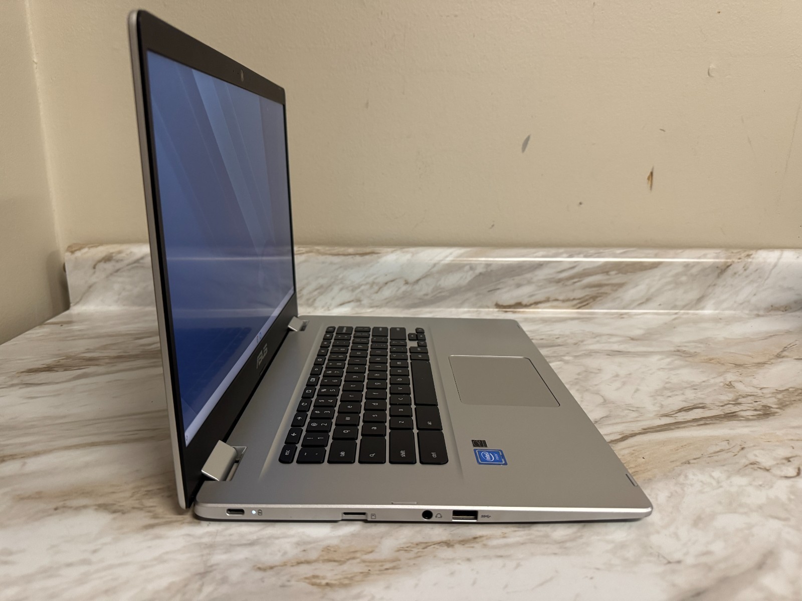 ASUS Chromebook 15.6″ FHD N3350 4GB 64GB Chrome OS C523NA-IH44F – Silver