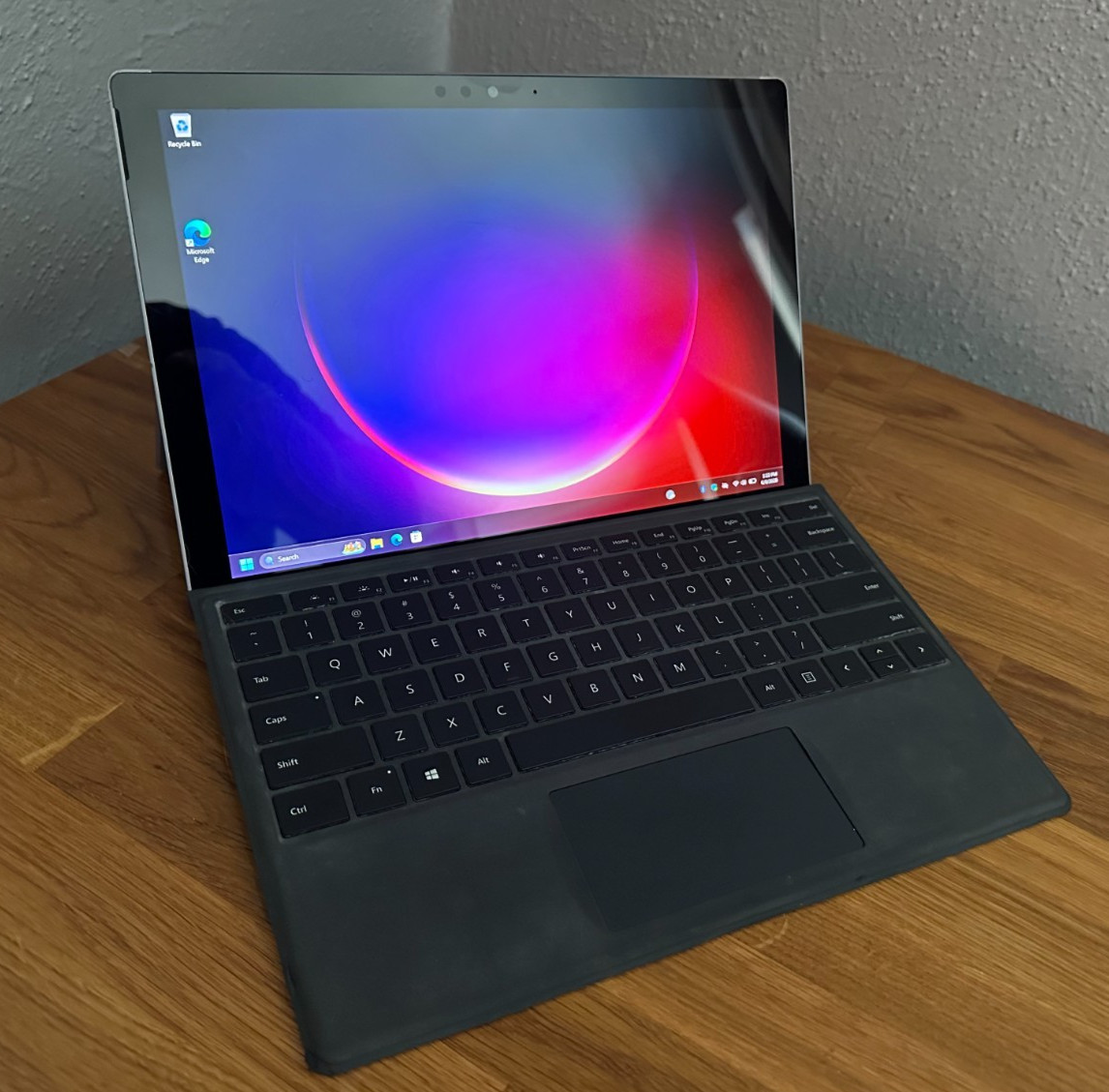 Microsoft Surface Pro 5, Intel core m3-7y30, 8GB RAM, 120GB SSD, Win11 & Charger