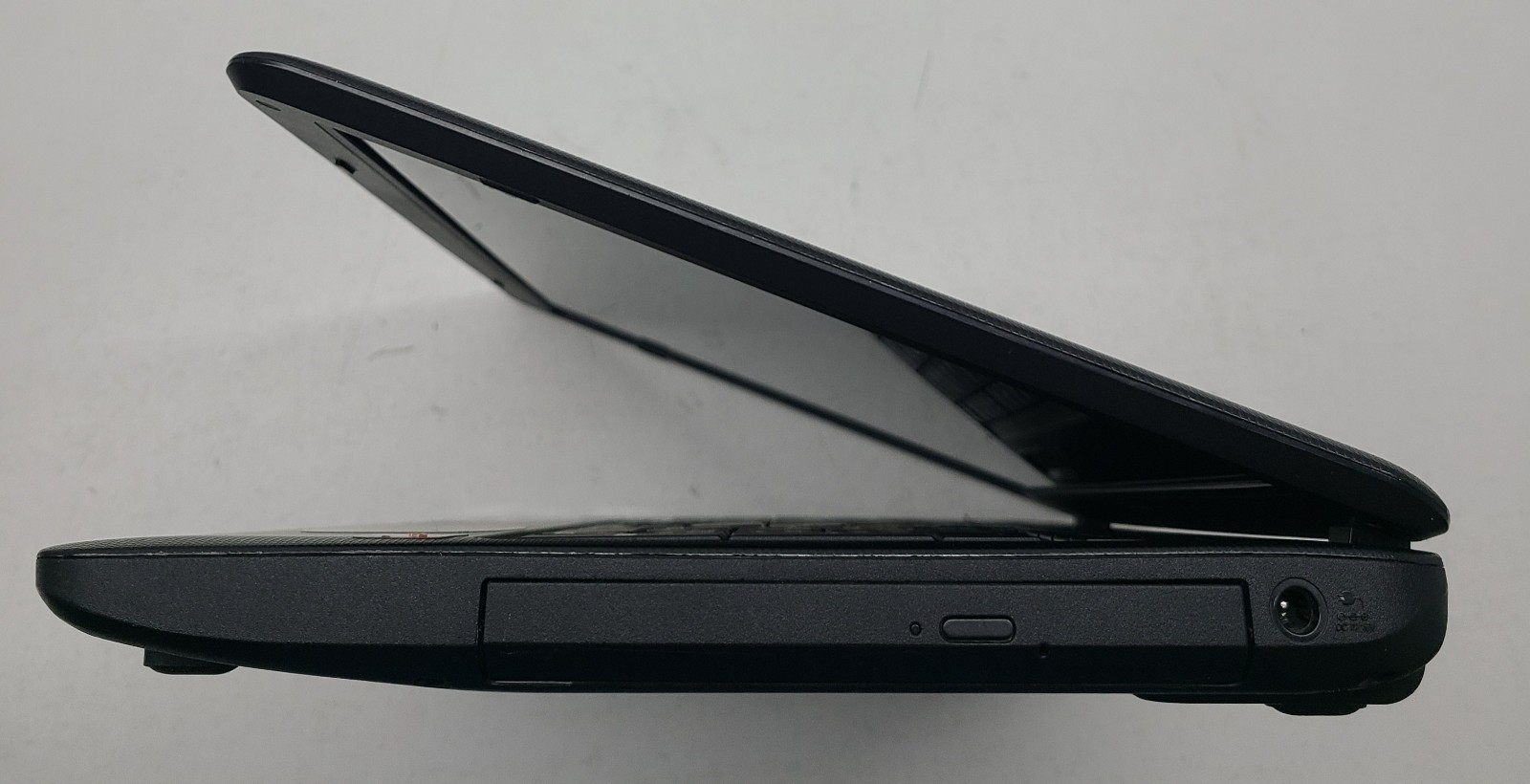 Toshiba Satellite C655D-S5126 15.6″ Laptop AMD NO RAM/HD/OS/POWER (FL)