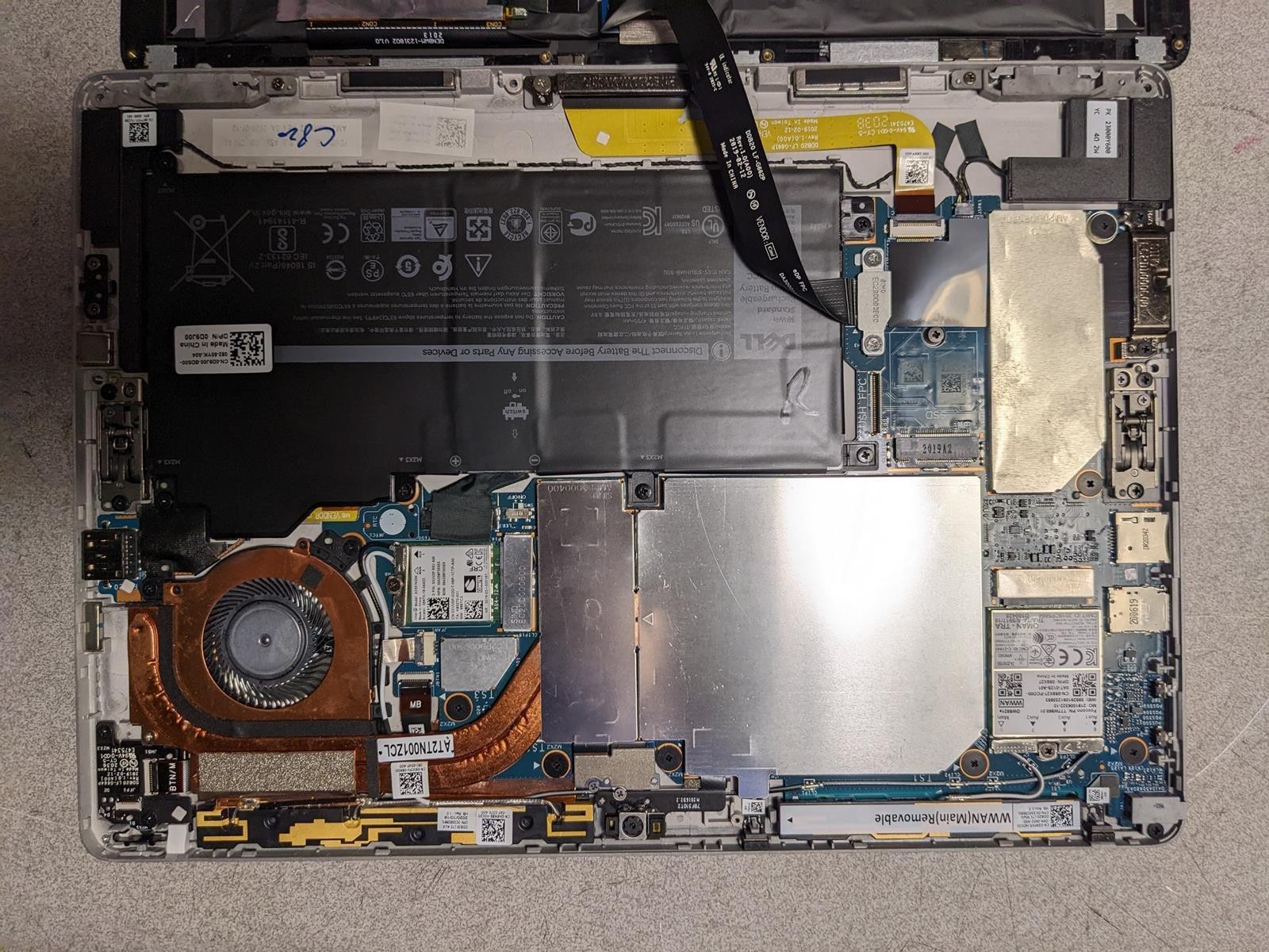 DELL LATITUDE 7210 2-IN-1 i5-10310U @ 1.70GHz, 8GB RAM, NO HDD/OS – (FOR PARTS)