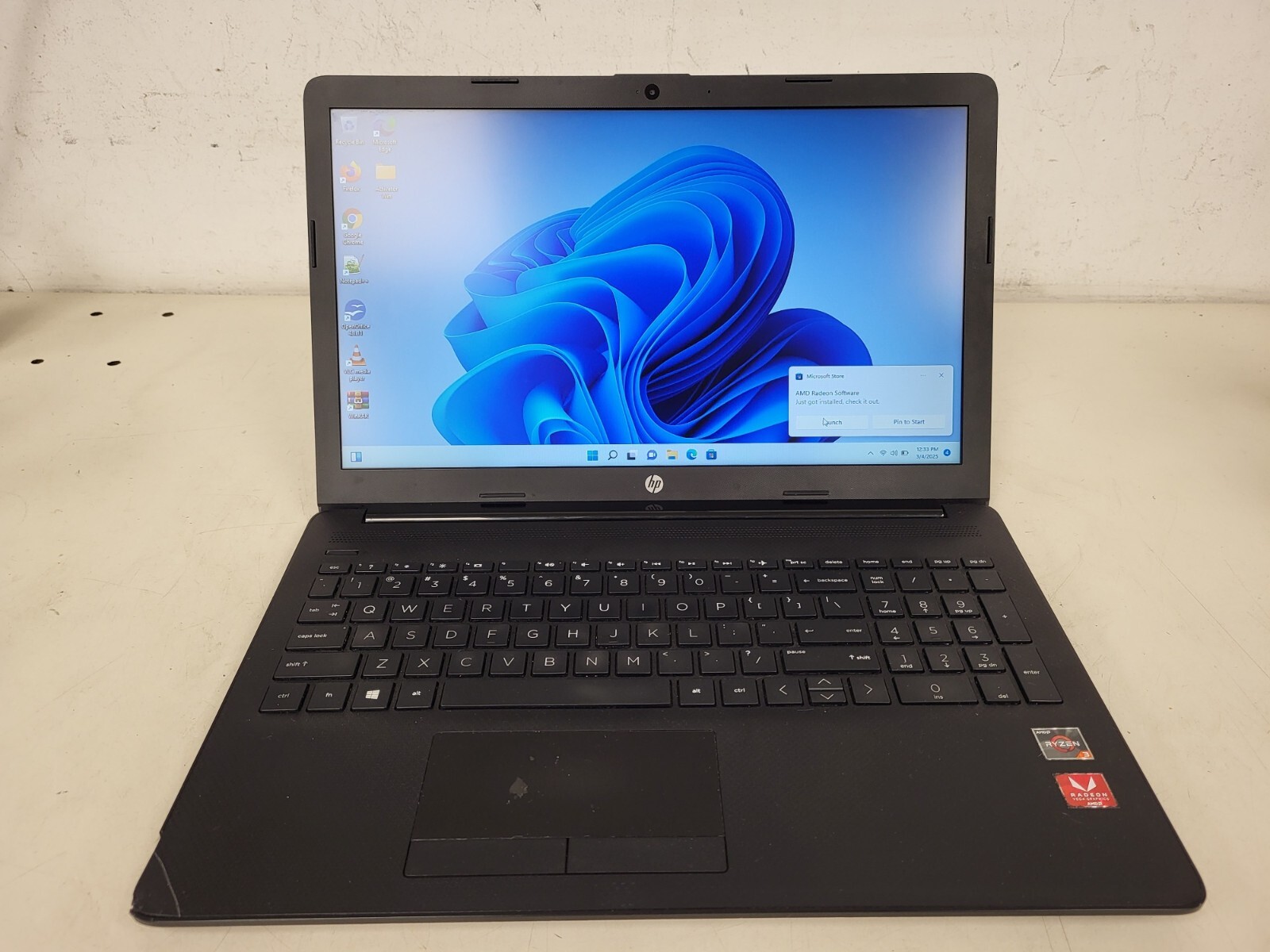 HP Laptop 15z-db100 Ryzen3 3200U 2.6GHz 16gb ram 256gb SSD charger CND9301Q30