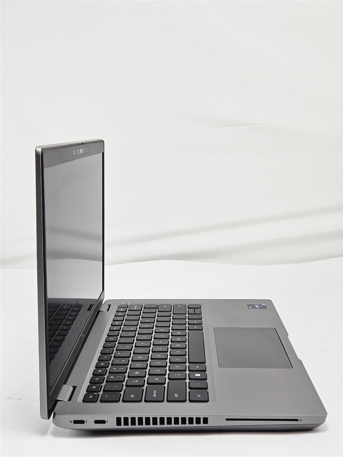 Dell Latitude 5431 14″ i7-1270P 16GB RAM 256GB SSD Iris Xe Gray Laptop