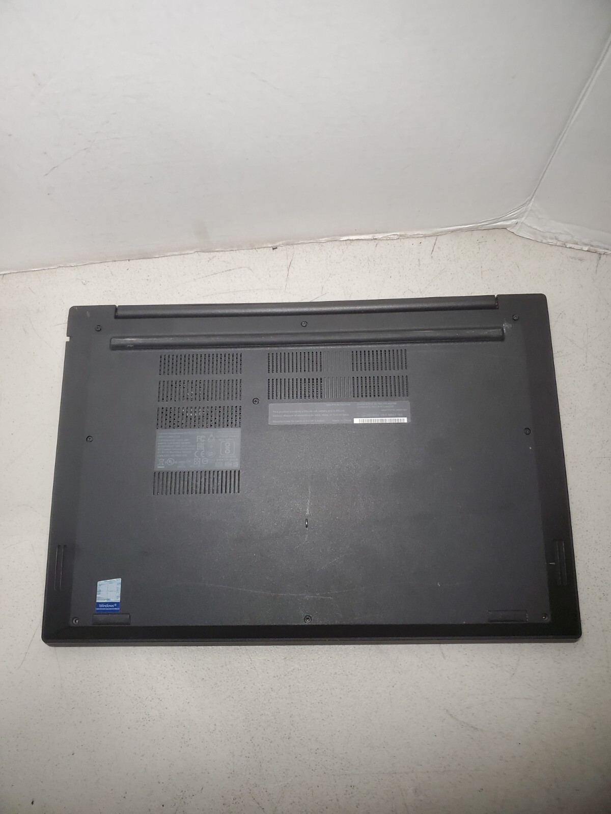 Lenovo ThinkPad E585 15.6″ Ryzen 3 2200U 4GB RAM No HDD/SSD/OS! FAN ERROR! #69