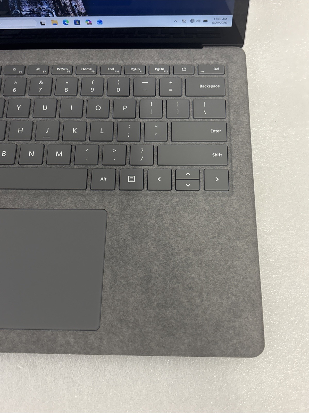 Microsoft Surface Laptop 4 13.5″ (256GB SSD, AMD Ryzen 5, 16GB) Platinum *Read*